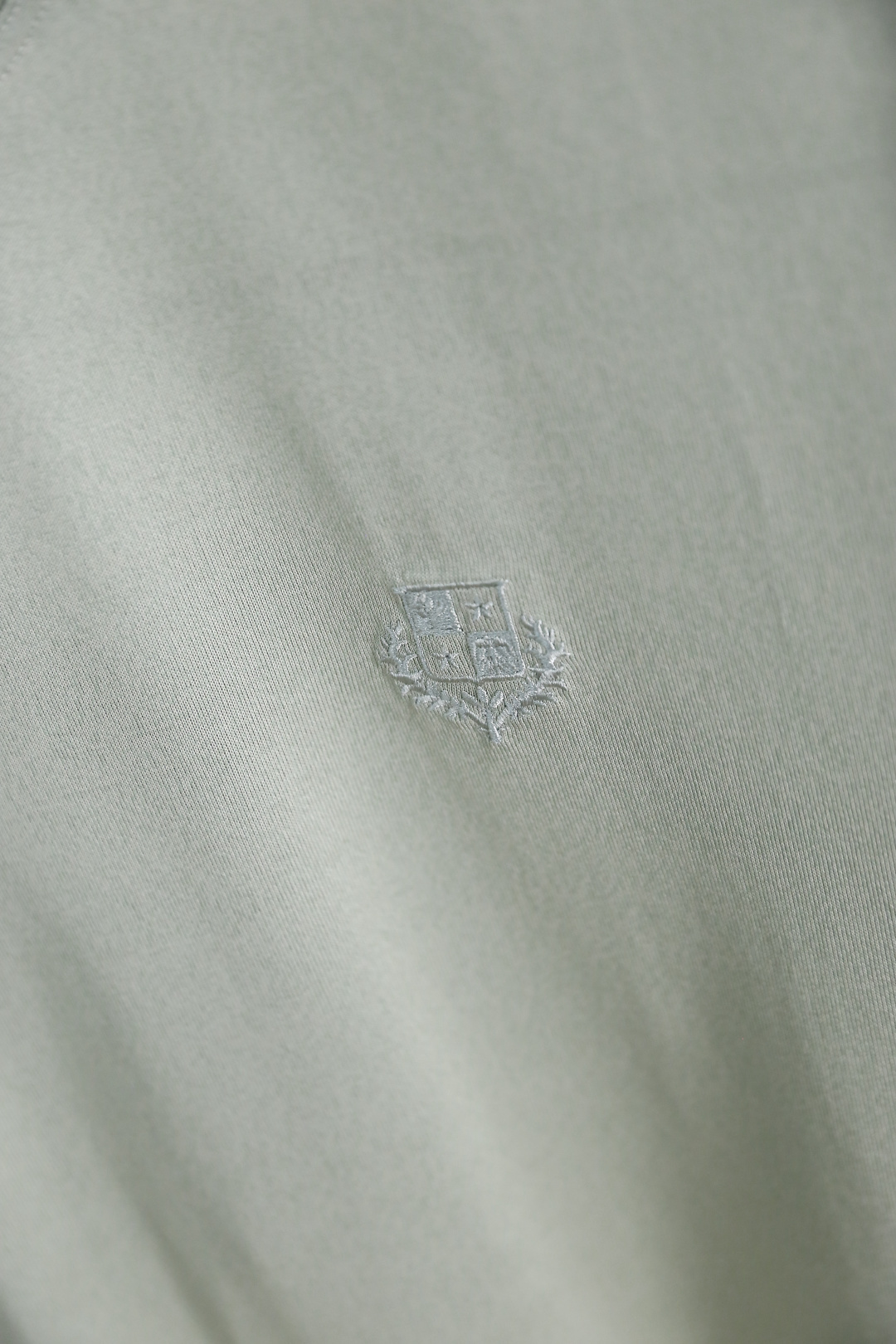 🔥Loro piana. 26夏季新品!时尚男士百搭短袖T恤采用经典圆领设计,打造简约利落的基础版型,适配多元穿搭场景。 🔥Loro piana. 26夏季新品!时尚男士百搭短袖T恤采用经典圆领设计,打造简约利落的基础版型,适配多元穿搭场景。