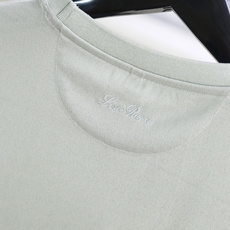 🔥Loro piana. 26夏季新品!时尚男士百搭短袖T恤采用经典圆领设计,打造简约利落的基础版型,适配多元穿搭场景。 🔥Loro piana. 26夏季新品!时尚男士百搭短袖T恤采用经典圆领设计,打造简约利落的基础版型,适配多元穿搭场景。