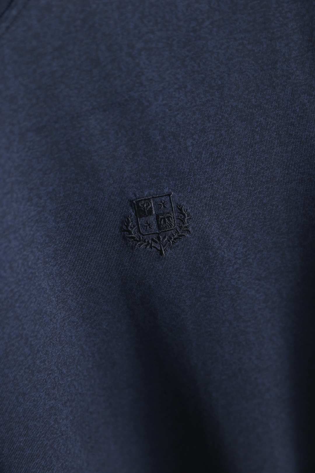 🔥Loro piana. 26夏季新品！时尚男士百搭短袖T恤采用经典圆领设计，打造简约利落的基础版型，适配多元穿搭场景。