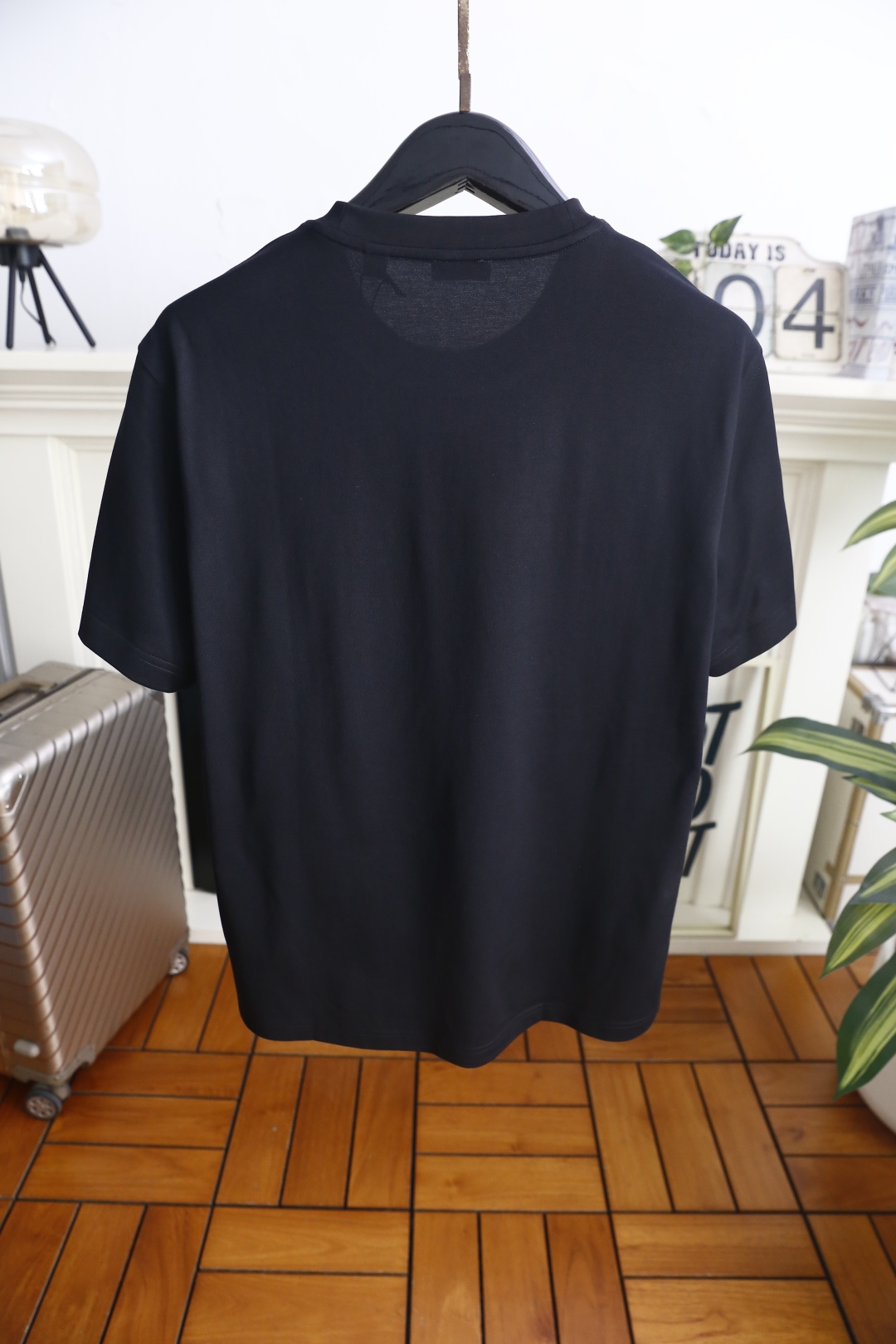 🔥Burb*rry/巴宝莉.26夏季新品！时尚男士百搭圆领短袖T恤，胸前饰有品牌同色系立体字母标识，低调