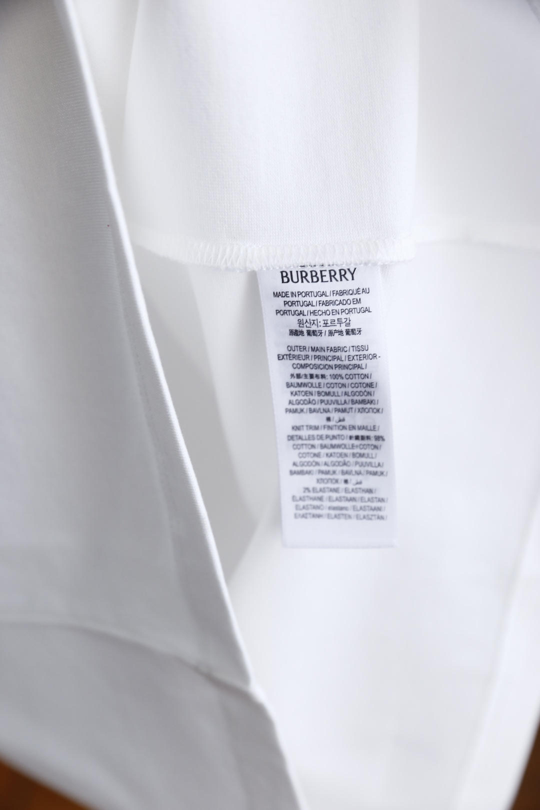 🔥Burb*rry/巴宝莉.26夏季新品！时尚男士百搭圆领短袖T恤，胸前饰有品牌同色系立体字母标识，低调