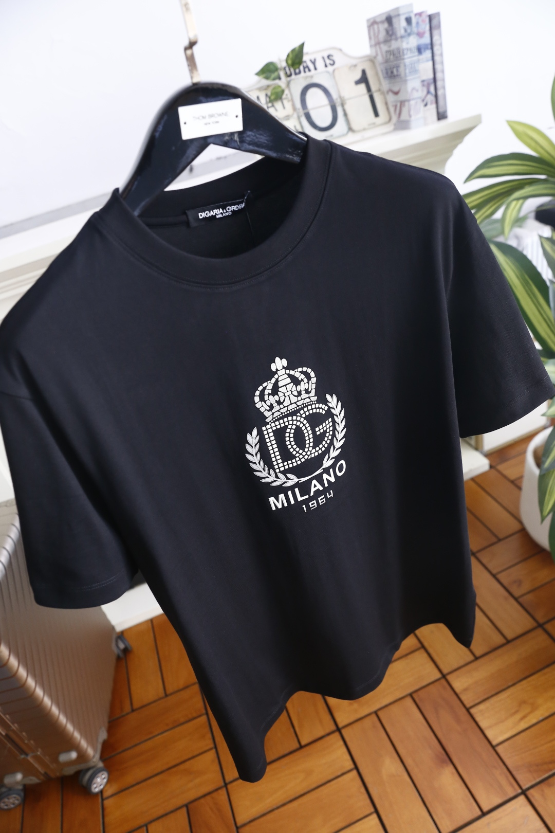 🔥Dolce&Gabbana/杜嘉班纳.26夏季新品！时尚男士百搭圆领短袖T恤，胸前印有品牌标志性皇冠、