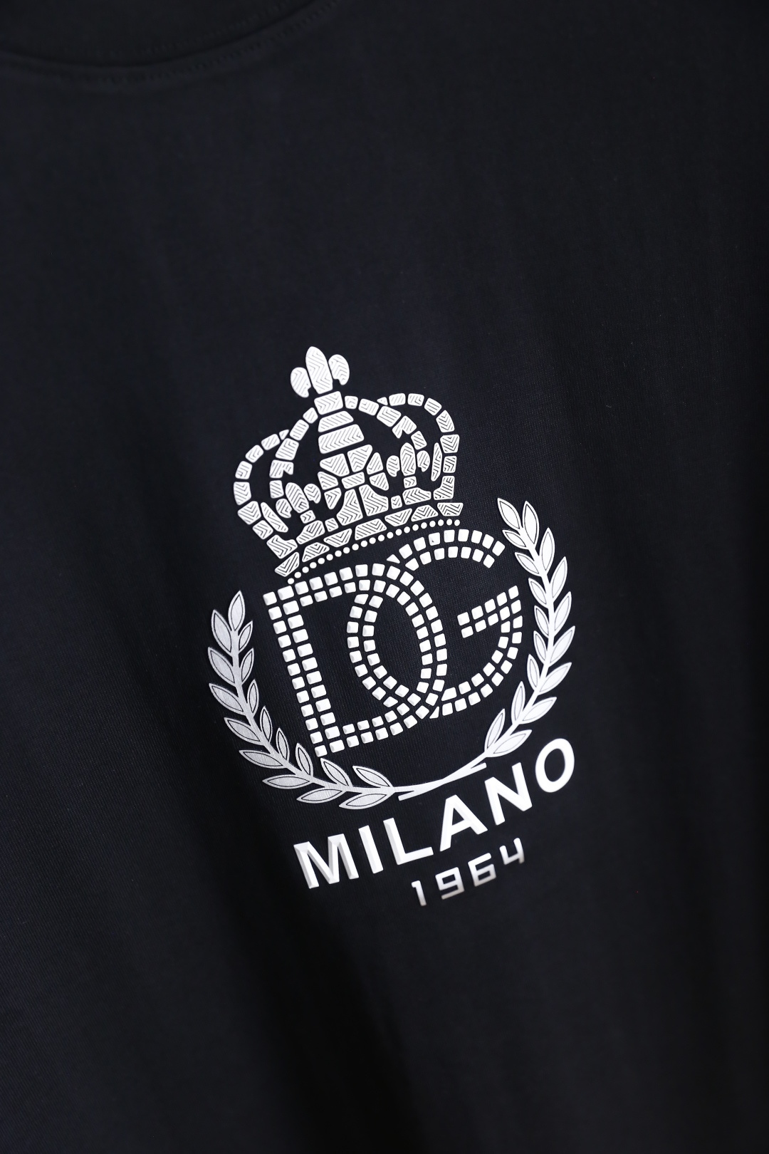 🔥Dolce&Gabbana/杜嘉班纳.26夏季新品！时尚男士百搭圆领短袖T恤，胸前印有品牌标志性皇冠、