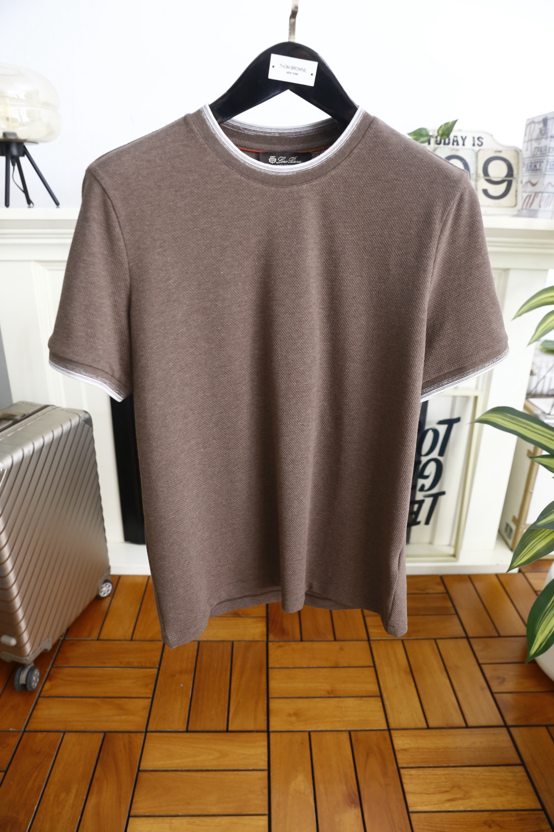 🔥Loro Piana.26夏季新品！时尚男士休闲短袖T恤，采用经典圆领设计，领口与袖口以撞色双线条做包