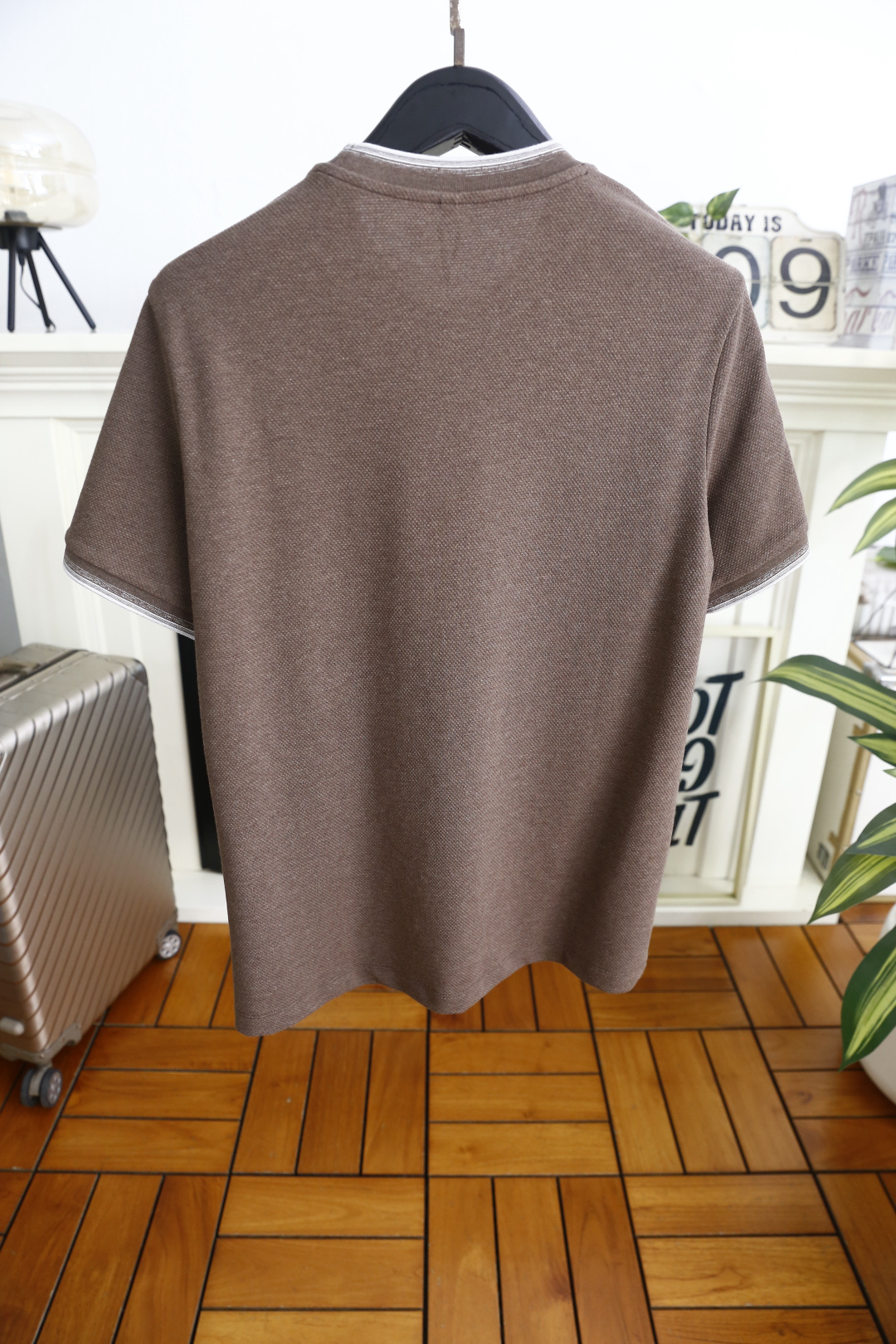 🔥Loro Piana.26夏季新品！时尚男士休闲短袖T恤，采用经典圆领设计，领口与袖口以撞色双线条做包