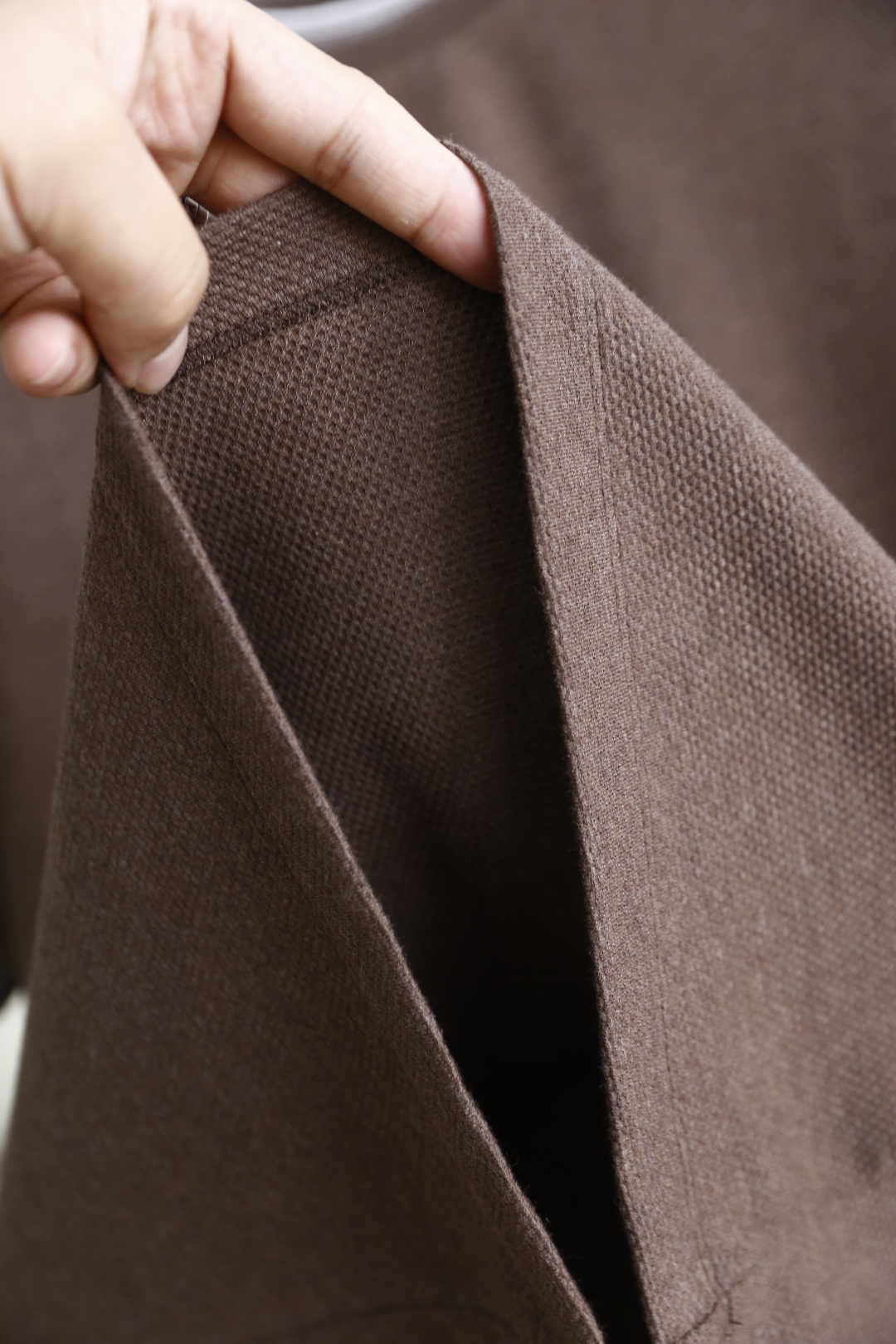 🔥Loro Piana.26夏季新品！时尚男士休闲短袖T恤，采用经典圆领设计，领口与袖口以撞色双线条做包
