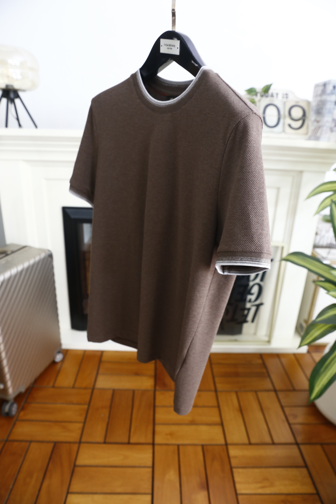 🔥Loro Piana.26夏季新品！时尚男士休闲短袖T恤，采用经典圆领设计，领口与袖口以撞色双线条做包