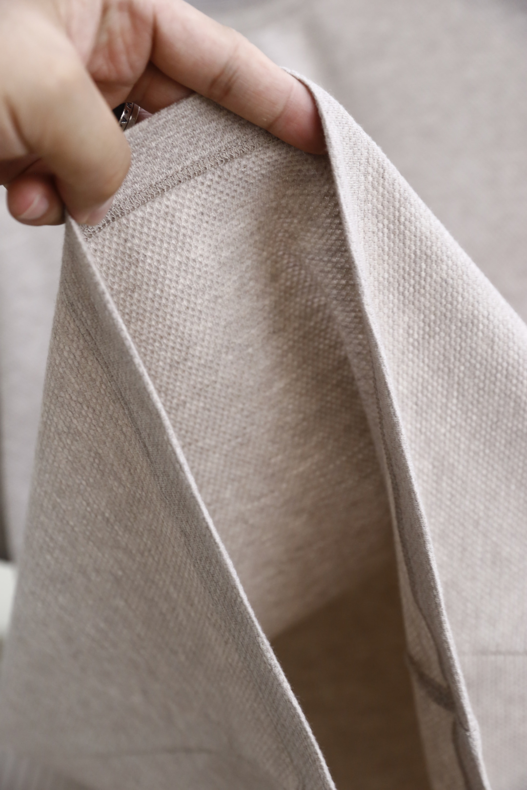 🔥Loro Piana.26夏季新品！时尚男士休闲短袖T恤，采用经典圆领设计，领口与袖口以撞色双线条做包