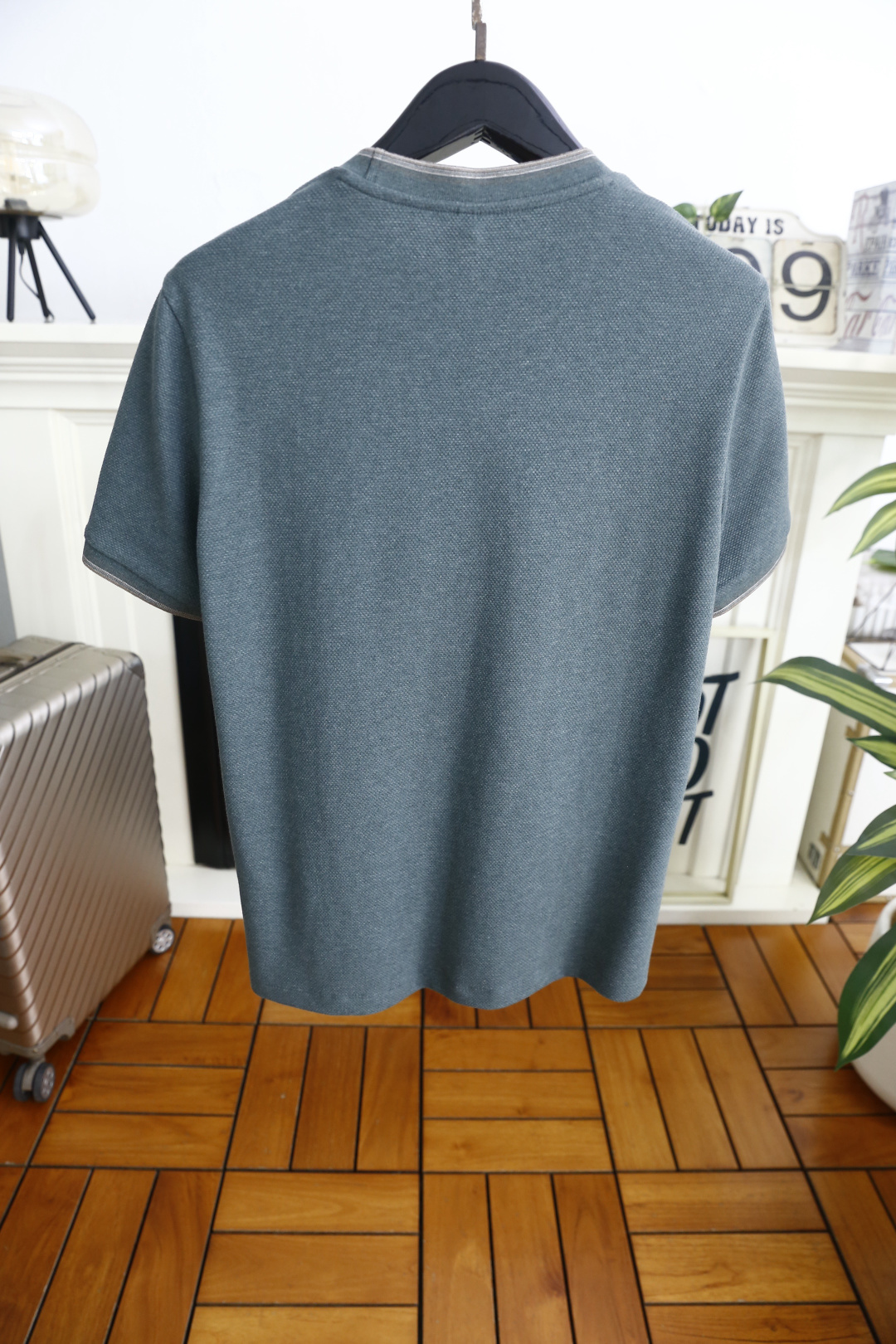 🔥Loro Piana.26夏季新品！时尚男士休闲短袖T恤，采用经典圆领设计，领口与袖口以撞色双线条做包