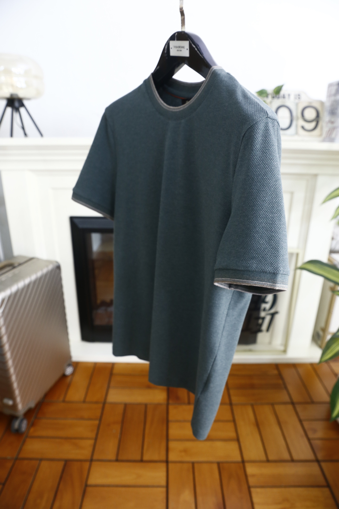 🔥Loro Piana.26夏季新品！时尚男士休闲短袖T恤，采用经典圆领设计，领口与袖口以撞色双线条做包