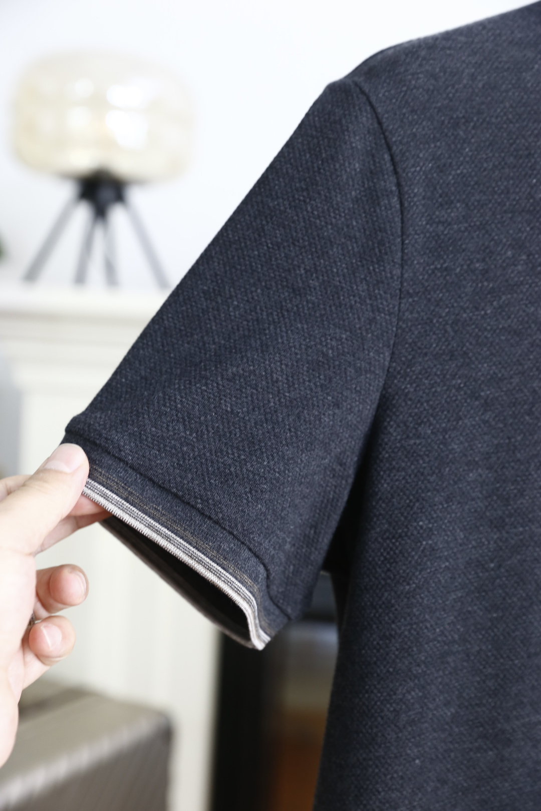 🔥Loro Piana.26夏季新品！时尚男士休闲短袖T恤，采用经典圆领设计，领口与袖口以撞色双线条做包