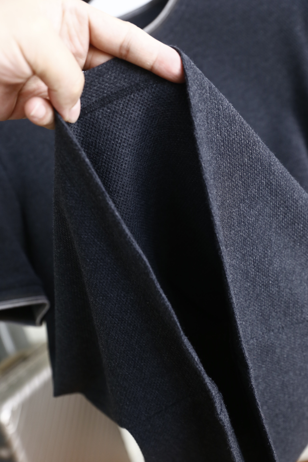 🔥Loro Piana.26夏季新品！时尚男士休闲短袖T恤，采用经典圆领设计，领口与袖口以撞色双线条做包