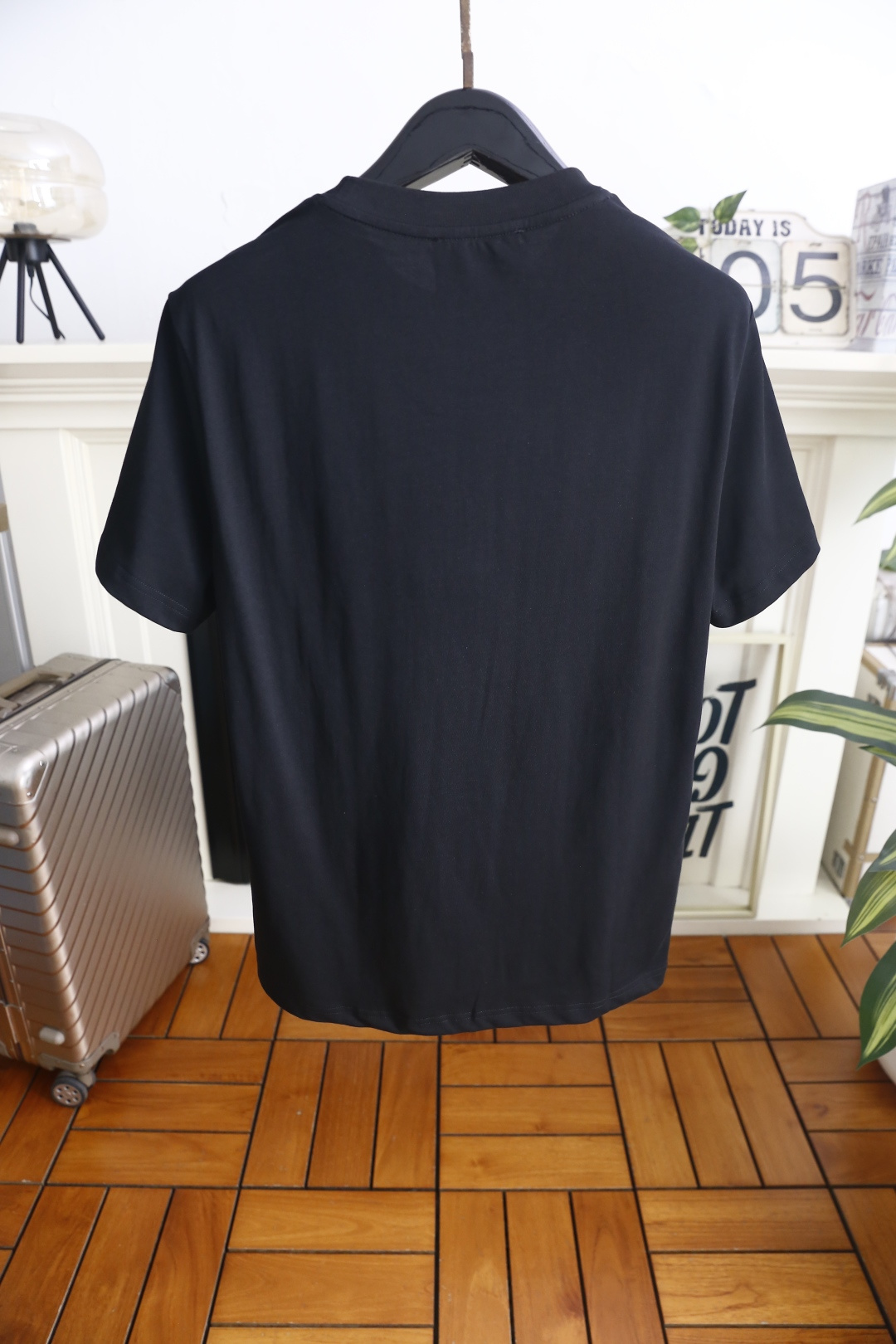 🔥古驰.26夏季新品！时尚男士百搭T恤👍采用经典圆领与短袖设计，版型宽松不挑身形，上身自在无束缚。正面以