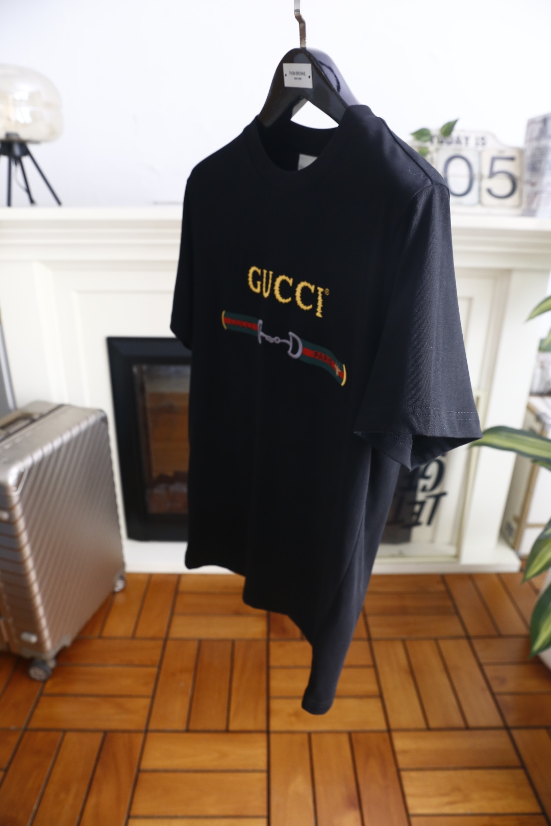 🔥古驰.26夏季新品！时尚男士百搭T恤👍采用经典圆领与短袖设计，版型宽松不挑身形，上身自在无束缚。正面以