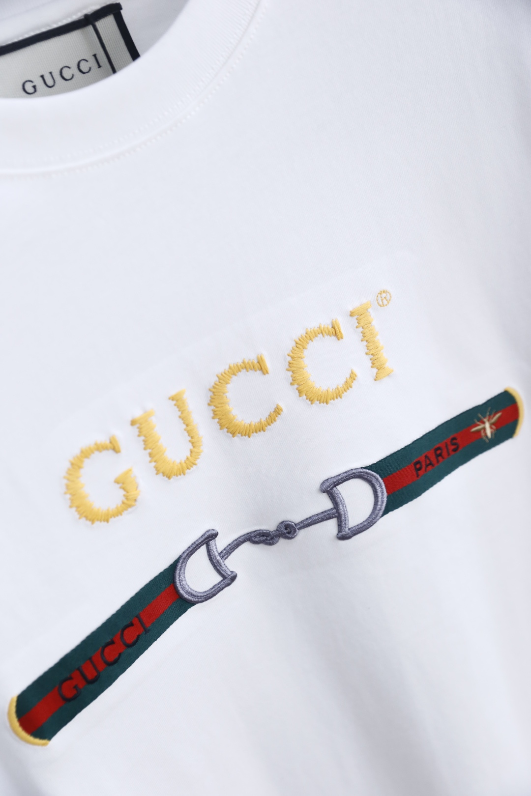 🔥古驰.26夏季新品！时尚男士百搭T恤👍采用经典圆领与短袖设计，版型宽松不挑身形，上身自在无束缚。正面以