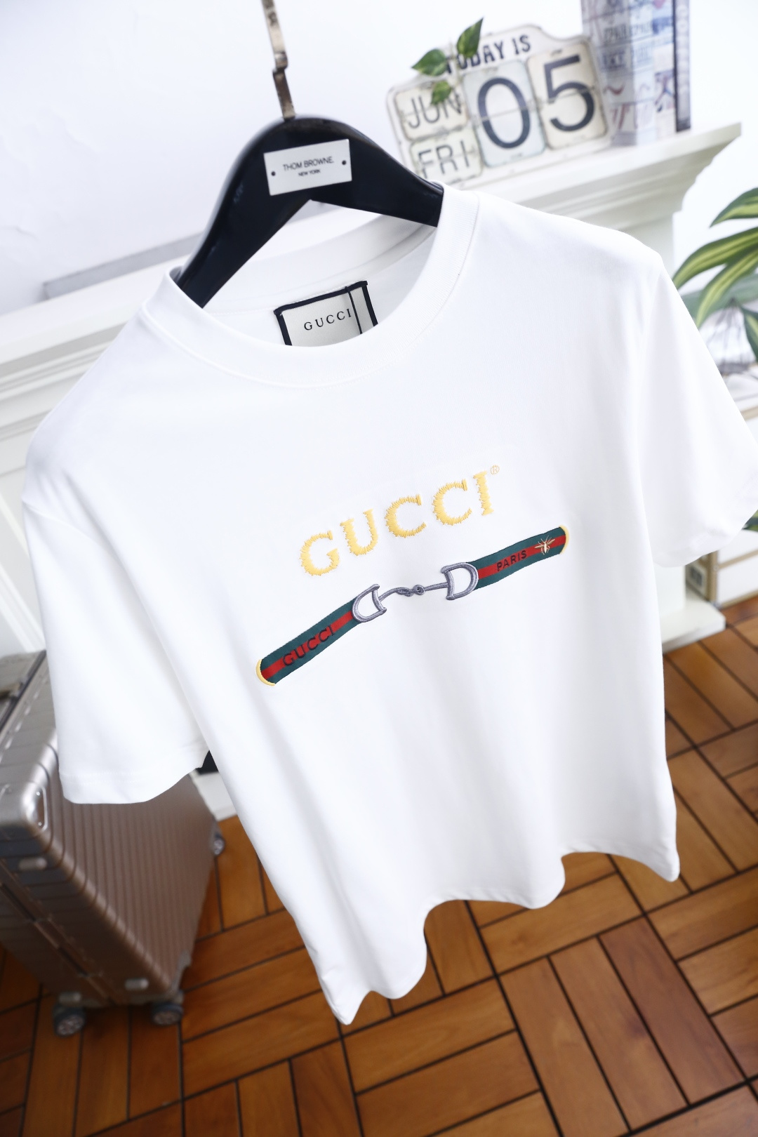 🔥古驰.26夏季新品！时尚男士百搭T恤👍采用经典圆领与短袖设计，版型宽松不挑身形，上身自在无束缚。正面以
