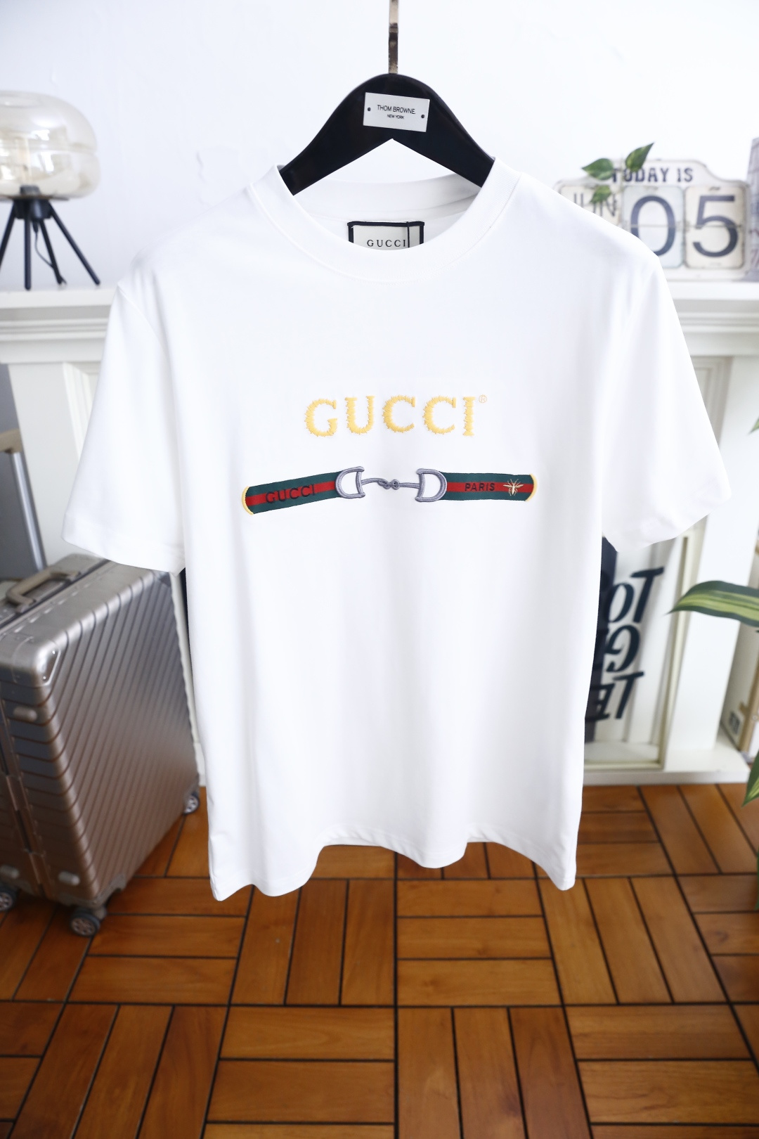 🔥古驰.26夏季新品！时尚男士百搭T恤👍采用经典圆领与短袖设计，版型宽松不挑身形，上身自在无束缚。正面以