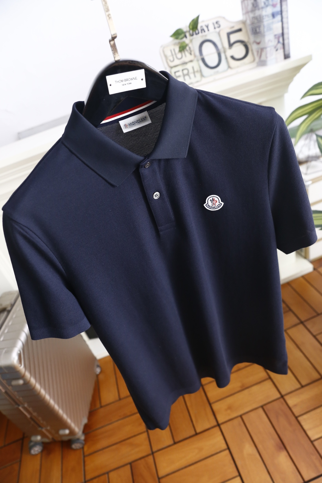 🔥蒙口.26夏季新品！时尚男士百搭POLO衫采用经典翻领设计，搭配门襟纽扣开合，穿脱便捷又不失利落感。左