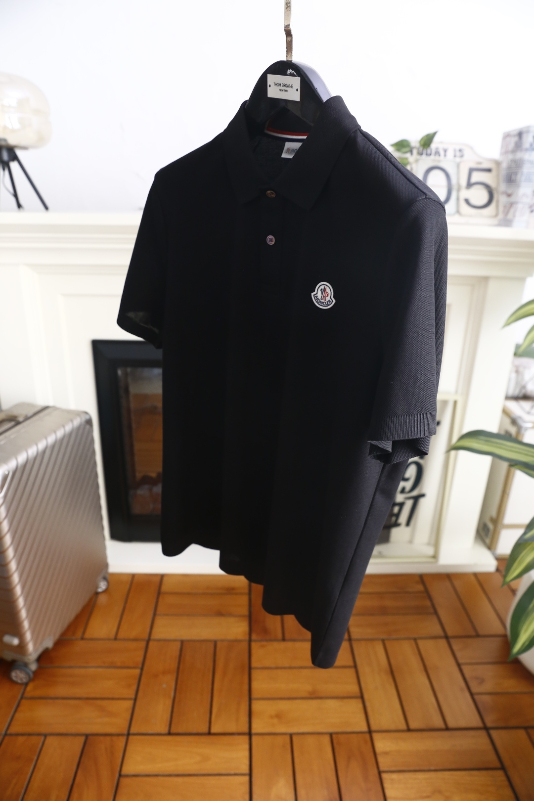 🔥蒙口.26夏季新品！时尚男士百搭POLO衫采用经典翻领设计，搭配门襟纽扣开合，穿脱便捷又不失利落感。左