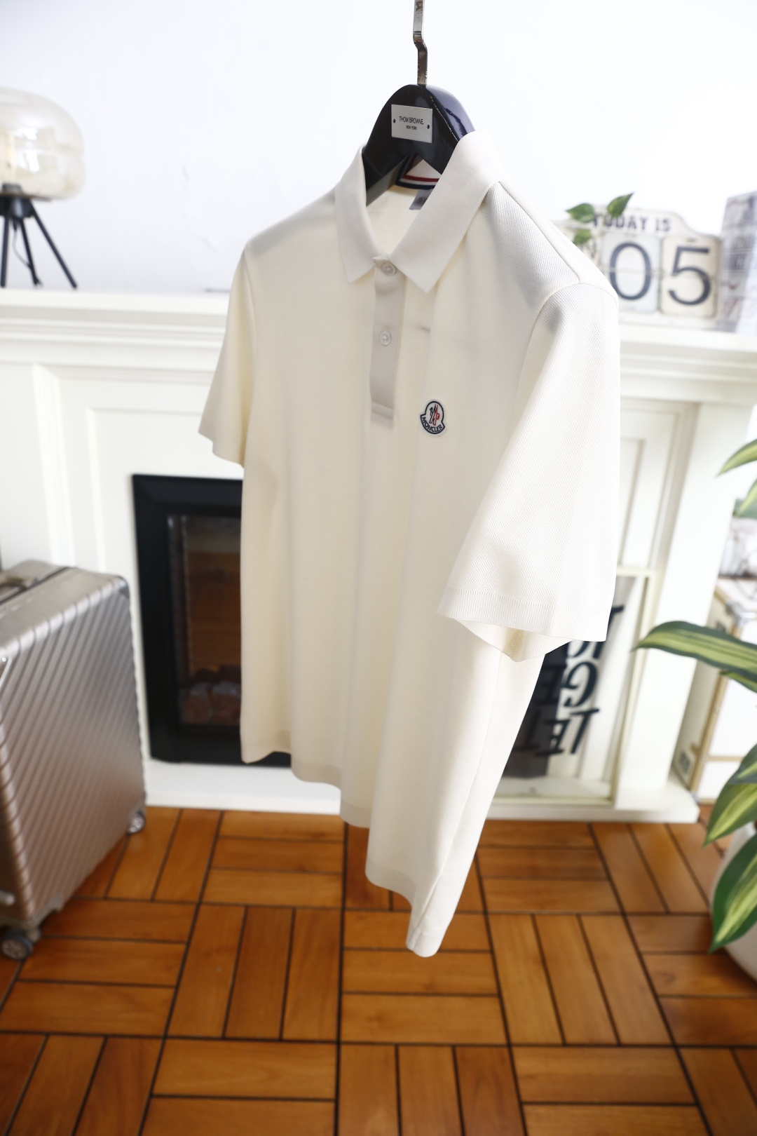 🔥蒙口.26夏季新品！时尚男士百搭POLO衫采用经典翻领设计，搭配门襟纽扣开合，穿脱便捷又不失利落感。左