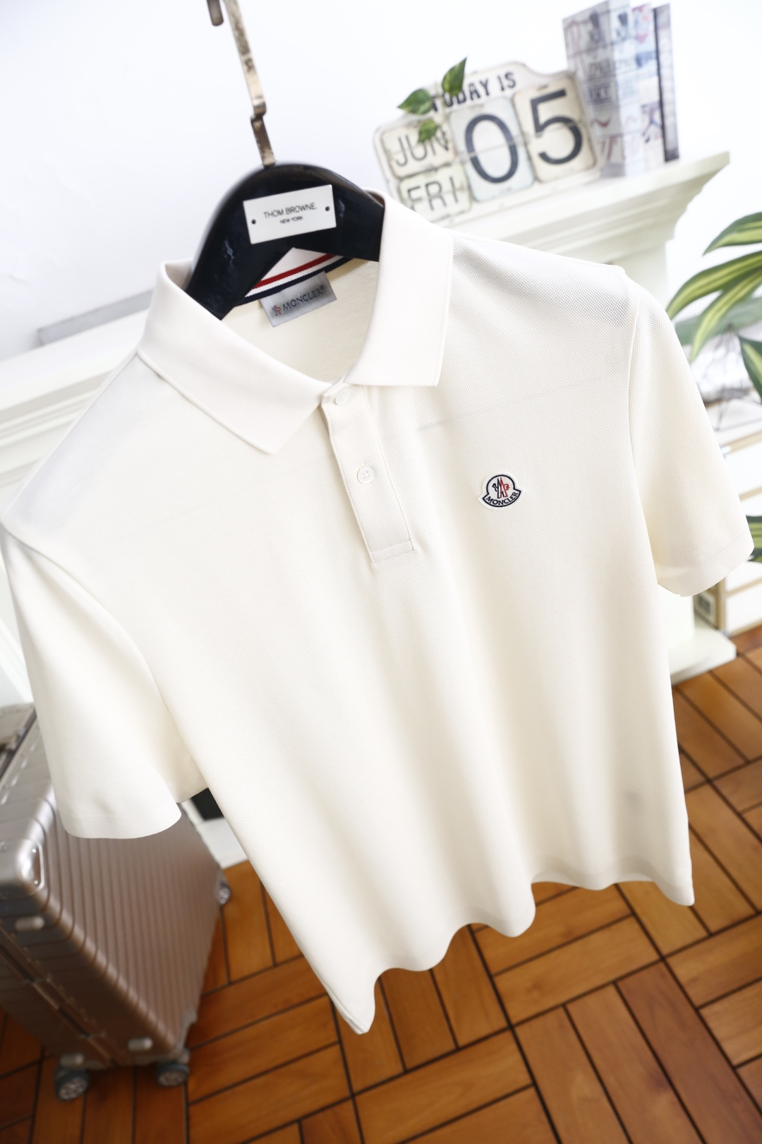 🔥蒙口.26夏季新品！时尚男士百搭POLO衫采用经典翻领设计，搭配门襟纽扣开合，穿脱便捷又不失利落感。左