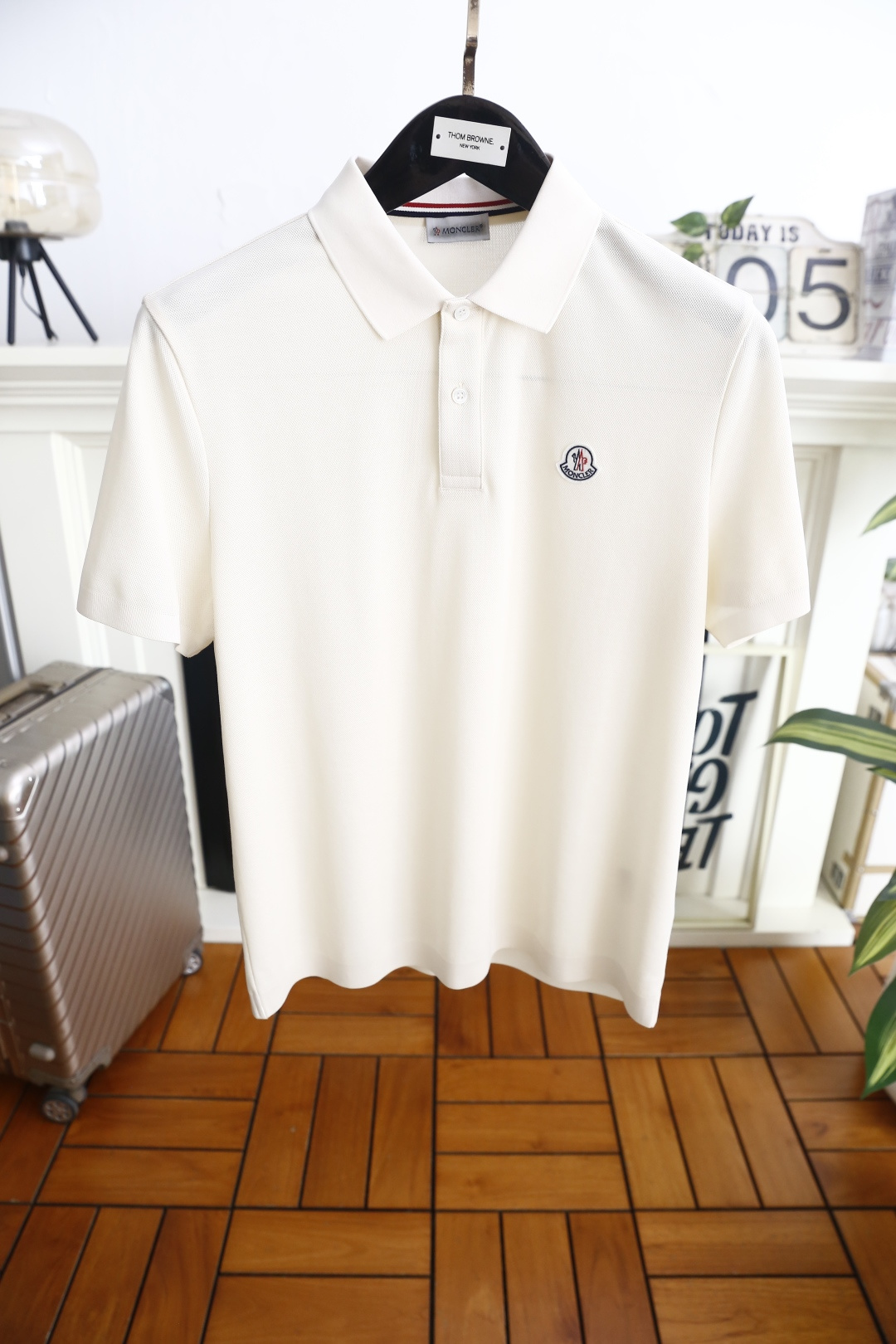 🔥蒙口.26夏季新品！时尚男士百搭POLO衫采用经典翻领设计，搭配门襟纽扣开合，穿脱便捷又不失利落感。左