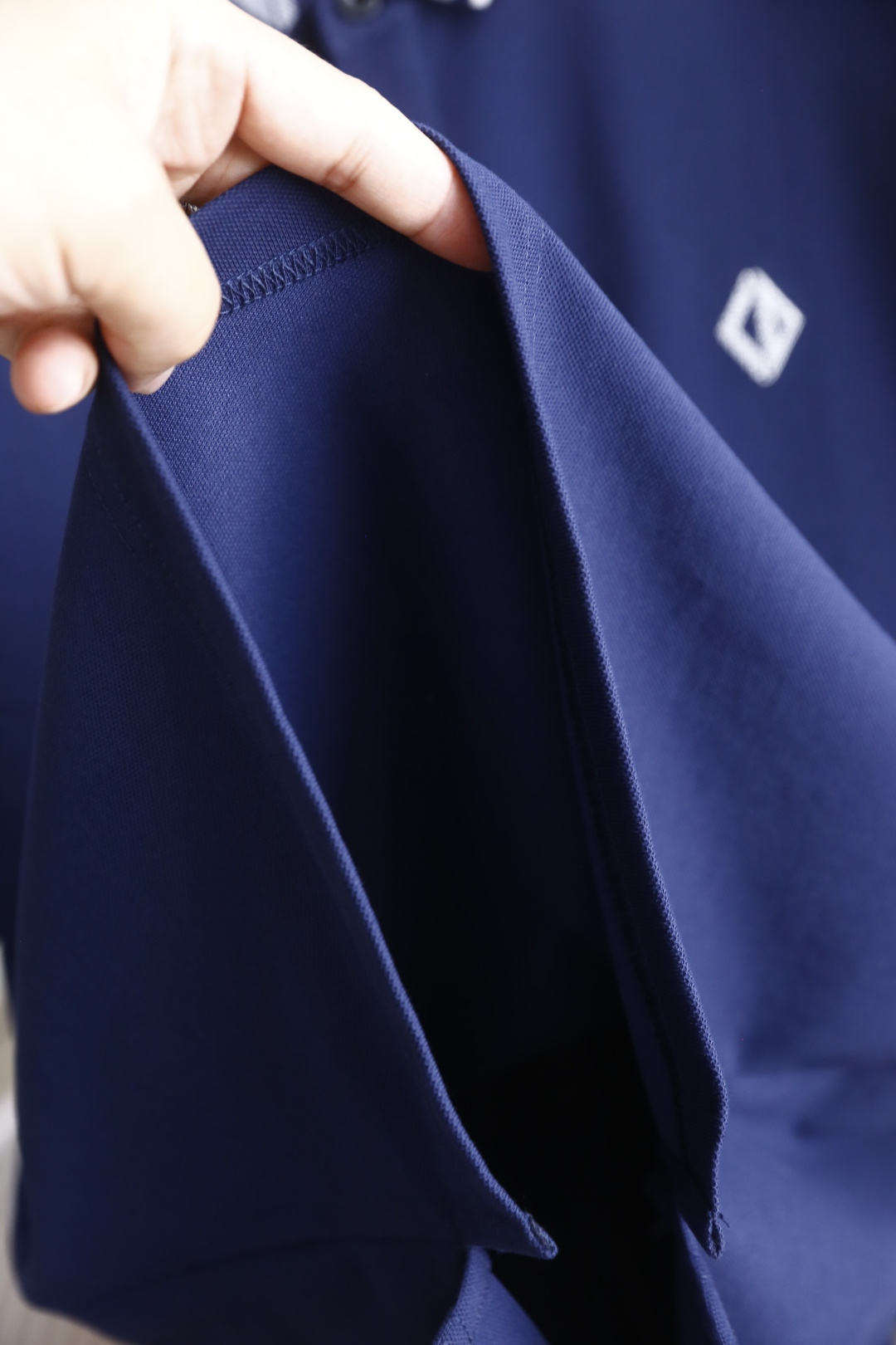 🔥迪奥.26夏季新品！时尚男士百搭翻领POLO衫👍利落剪裁勾勒合身廓形，挺括翻领搭配品牌标识织带，胸口点