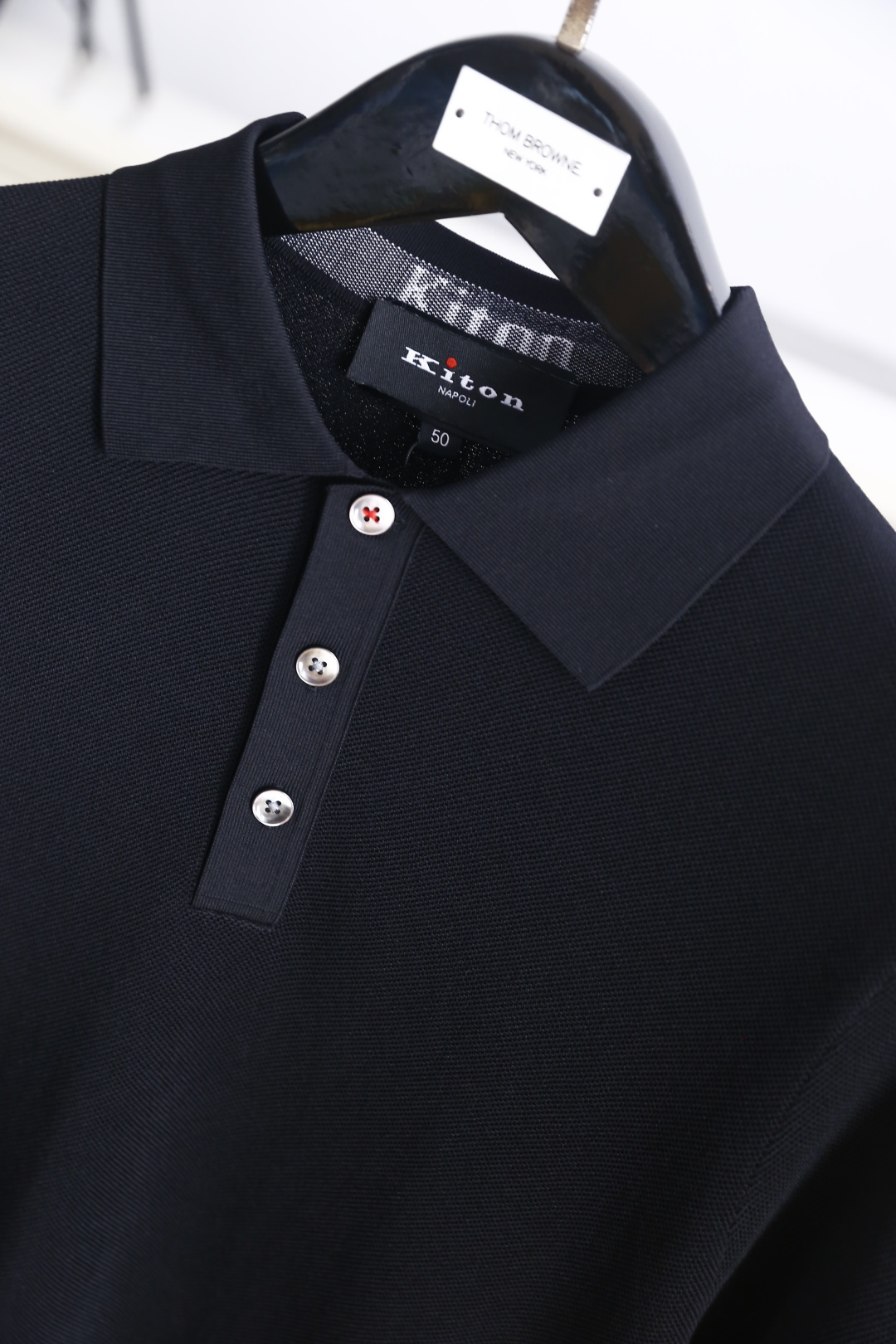 🔥kiton.26夏季新品🆕时尚男士百搭翻领POLO衫自带利落质感，经典翻领搭配三粒扣门襟，简约大气又不