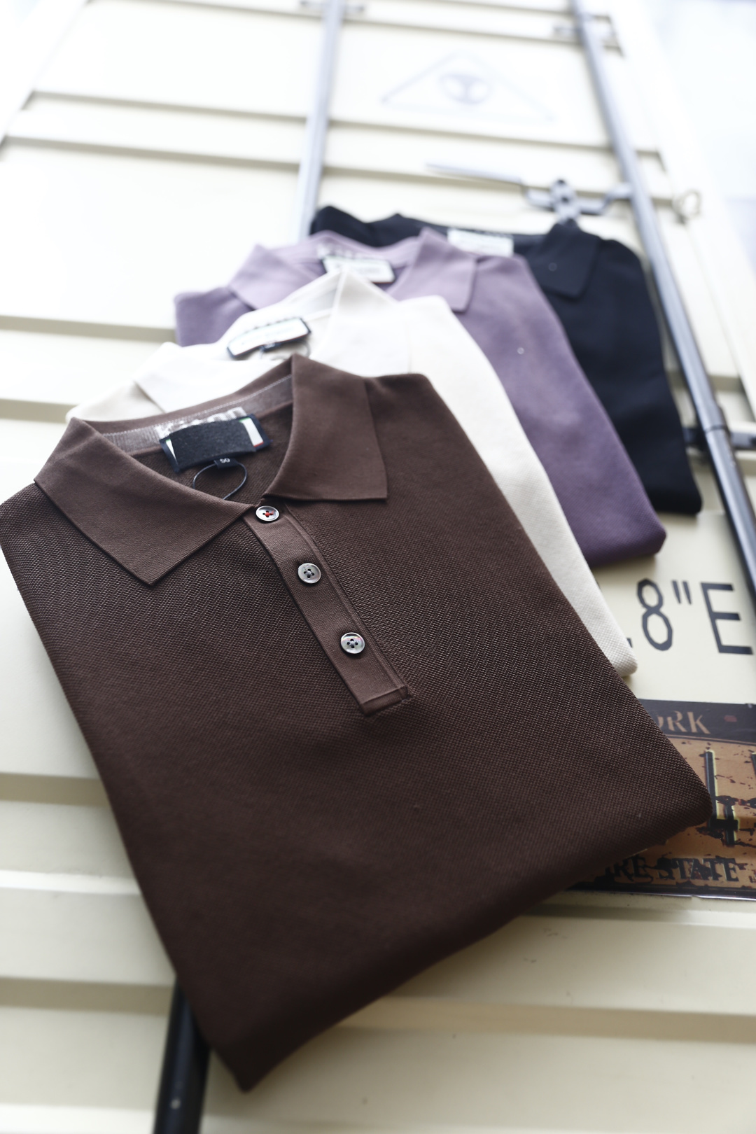 🔥kiton.26夏季新品🆕时尚男士百搭翻领POLO衫自带利落质感，经典翻领搭配三粒扣门襟，简约大气又不