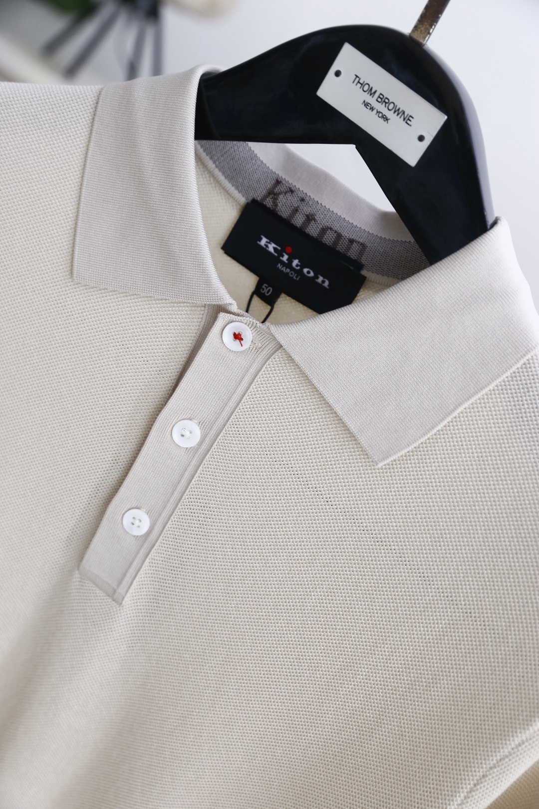 🔥kiton.26夏季新品🆕时尚男士百搭翻领POLO衫自带利落质感，经典翻领搭配三粒扣门襟，简约大气又不