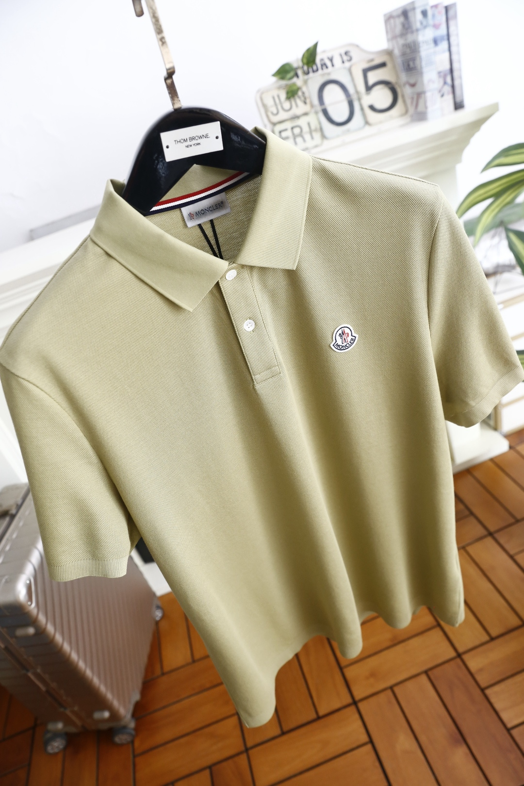 🔥蒙口.26夏季新品！时尚男士百搭POLO衫采用经典翻领设计，搭配门襟纽扣开合，穿脱便捷又不失利落感。左