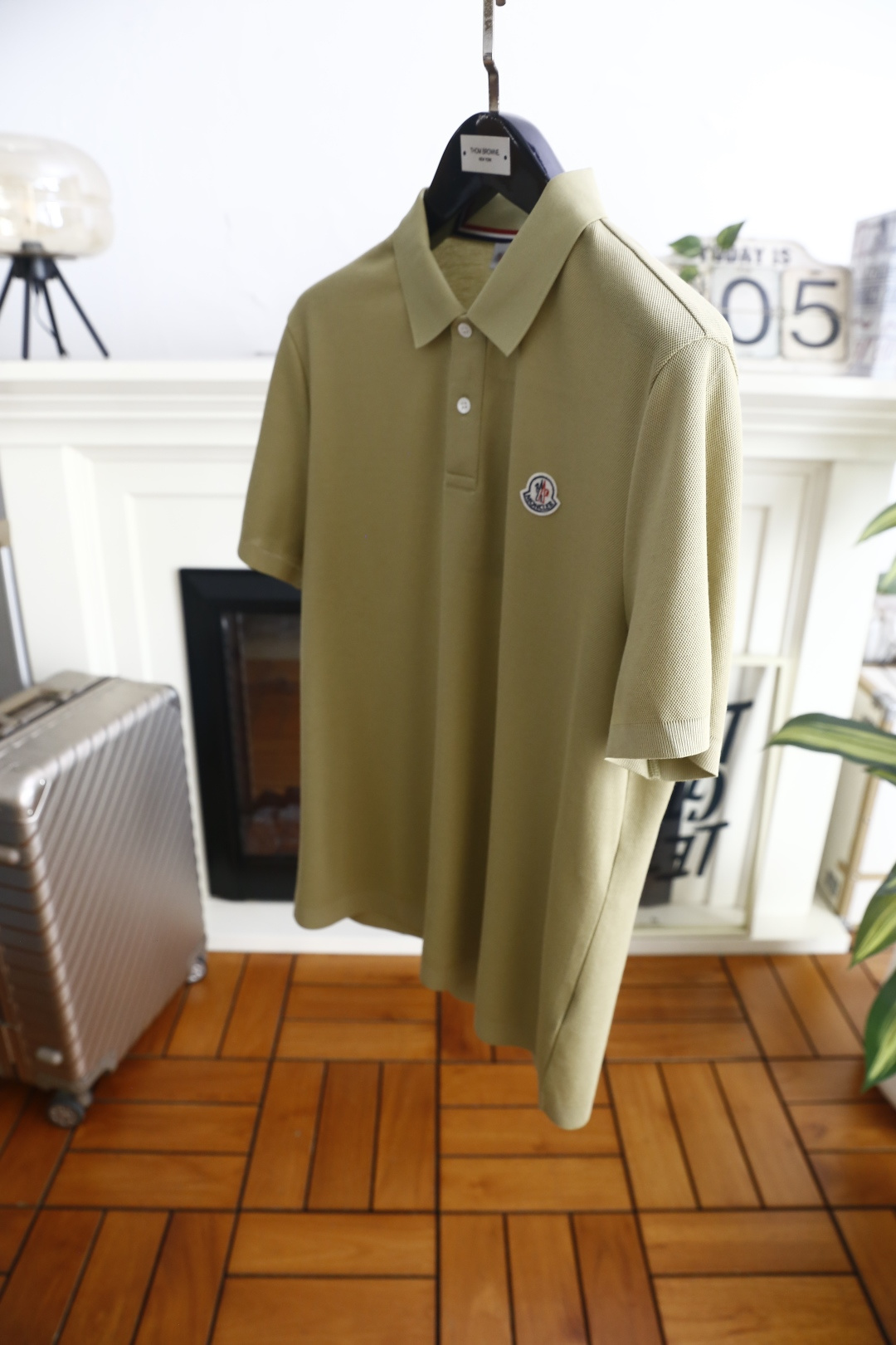 🔥蒙口.26夏季新品！时尚男士百搭POLO衫采用经典翻领设计，搭配门襟纽扣开合，穿脱便捷又不失利落感。左