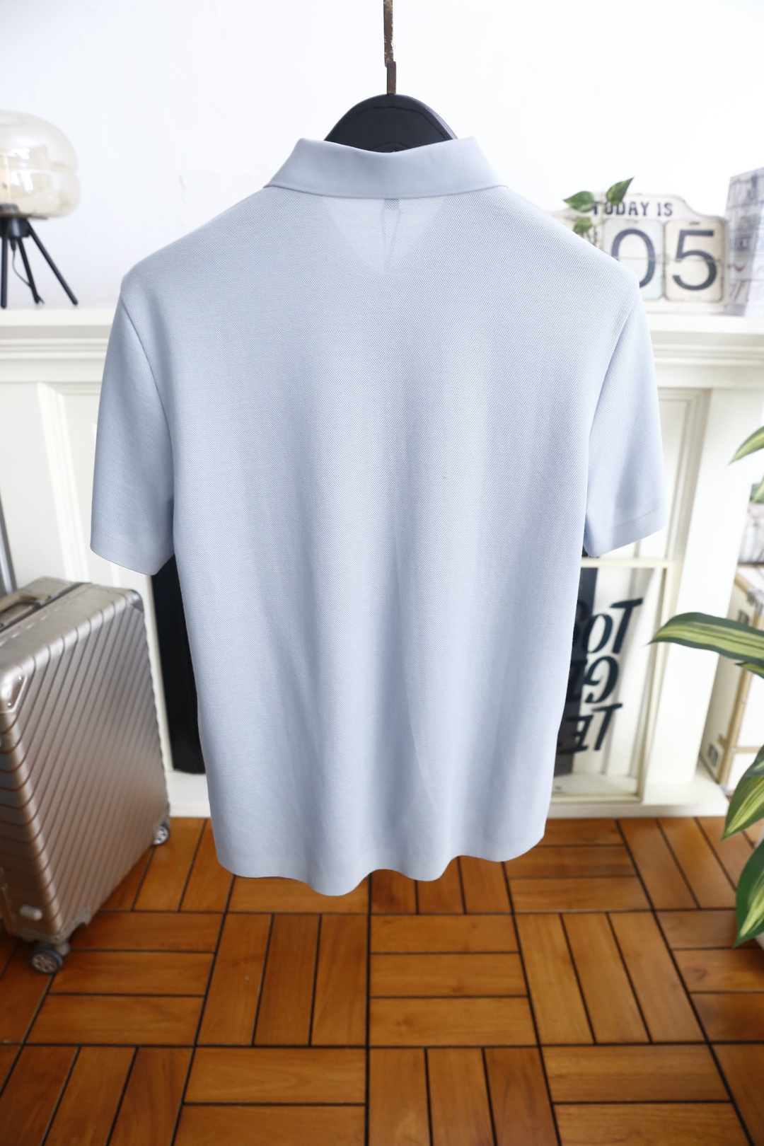🔥蒙口.26夏季新品！时尚男士百搭POLO衫采用经典翻领设计，搭配门襟纽扣开合，穿脱便捷又不失利落感。左