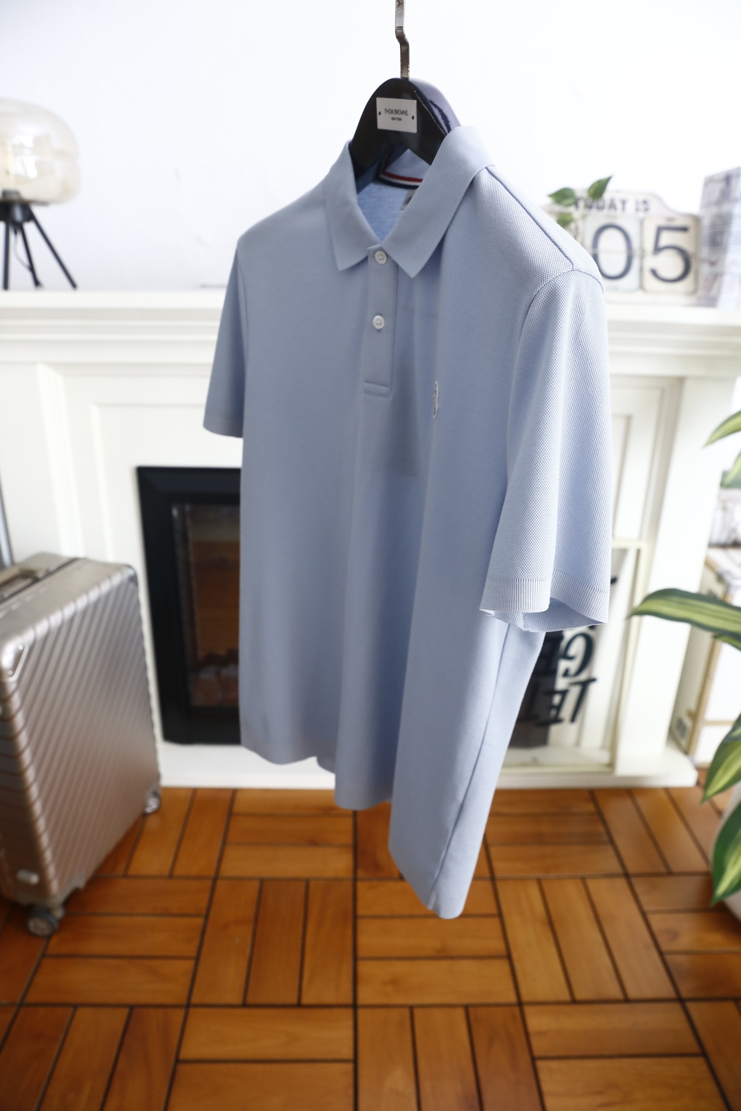🔥蒙口.26夏季新品！时尚男士百搭POLO衫采用经典翻领设计，搭配门襟纽扣开合，穿脱便捷又不失利落感。左