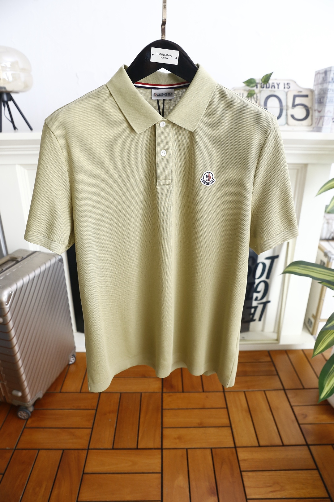 🔥蒙口.26夏季新品！时尚男士百搭POLO衫采用经典翻领设计，搭配门襟纽扣开合，穿脱便捷又不失利落感。左