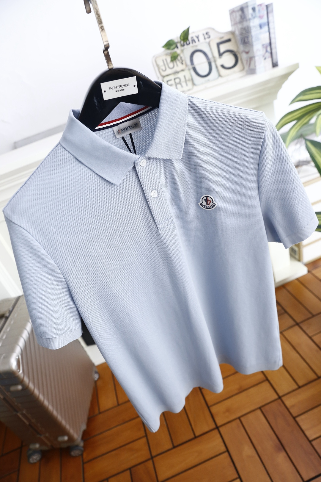🔥蒙口.26夏季新品！时尚男士百搭POLO衫采用经典翻领设计，搭配门襟纽扣开合，穿脱便捷又不失利落感。左