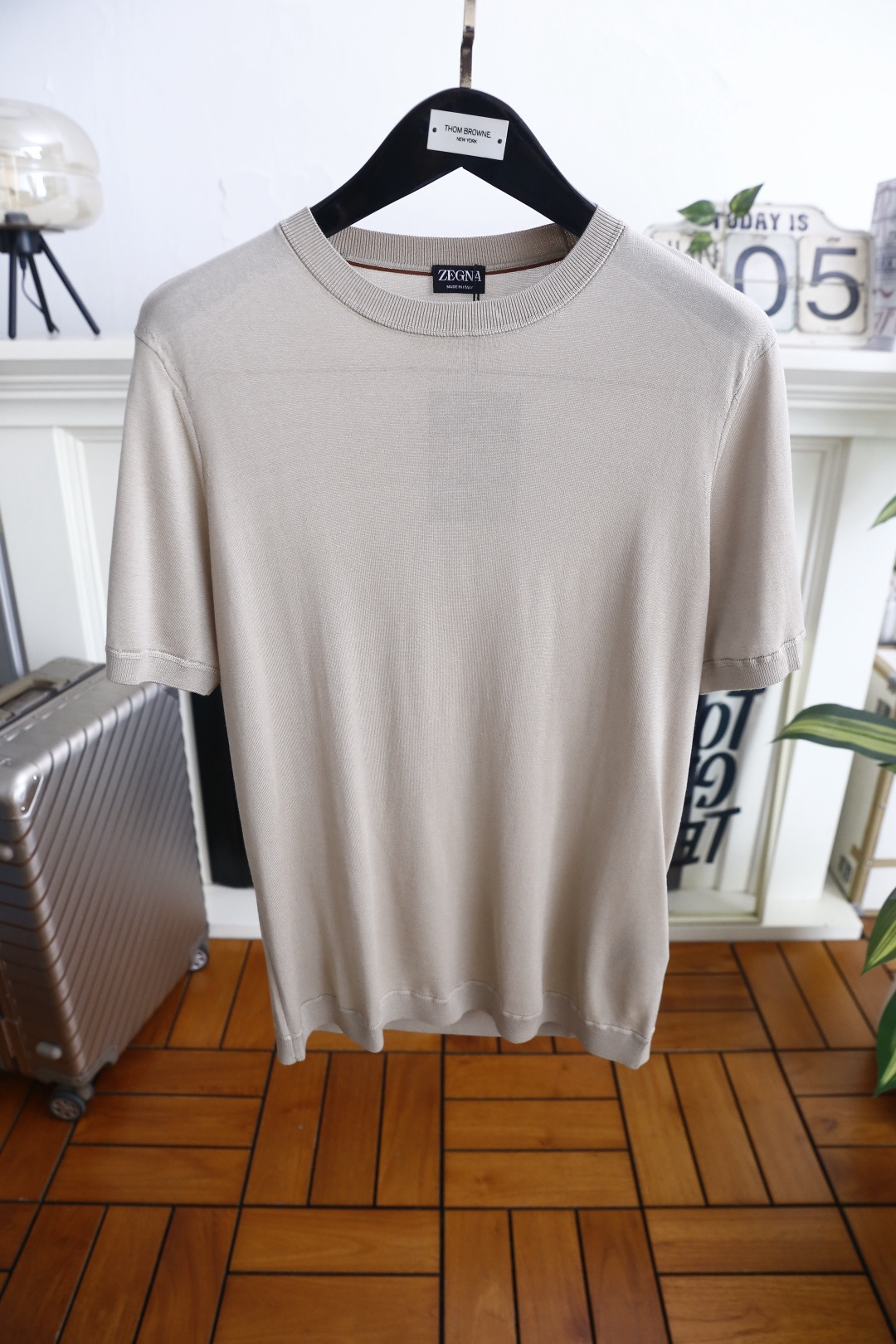 🔥杰尼亚.26夏季新品！时尚男士简约圆领针织短袖，领口与袖口做精细罗纹收边，线条干净利落。整体无多余装饰