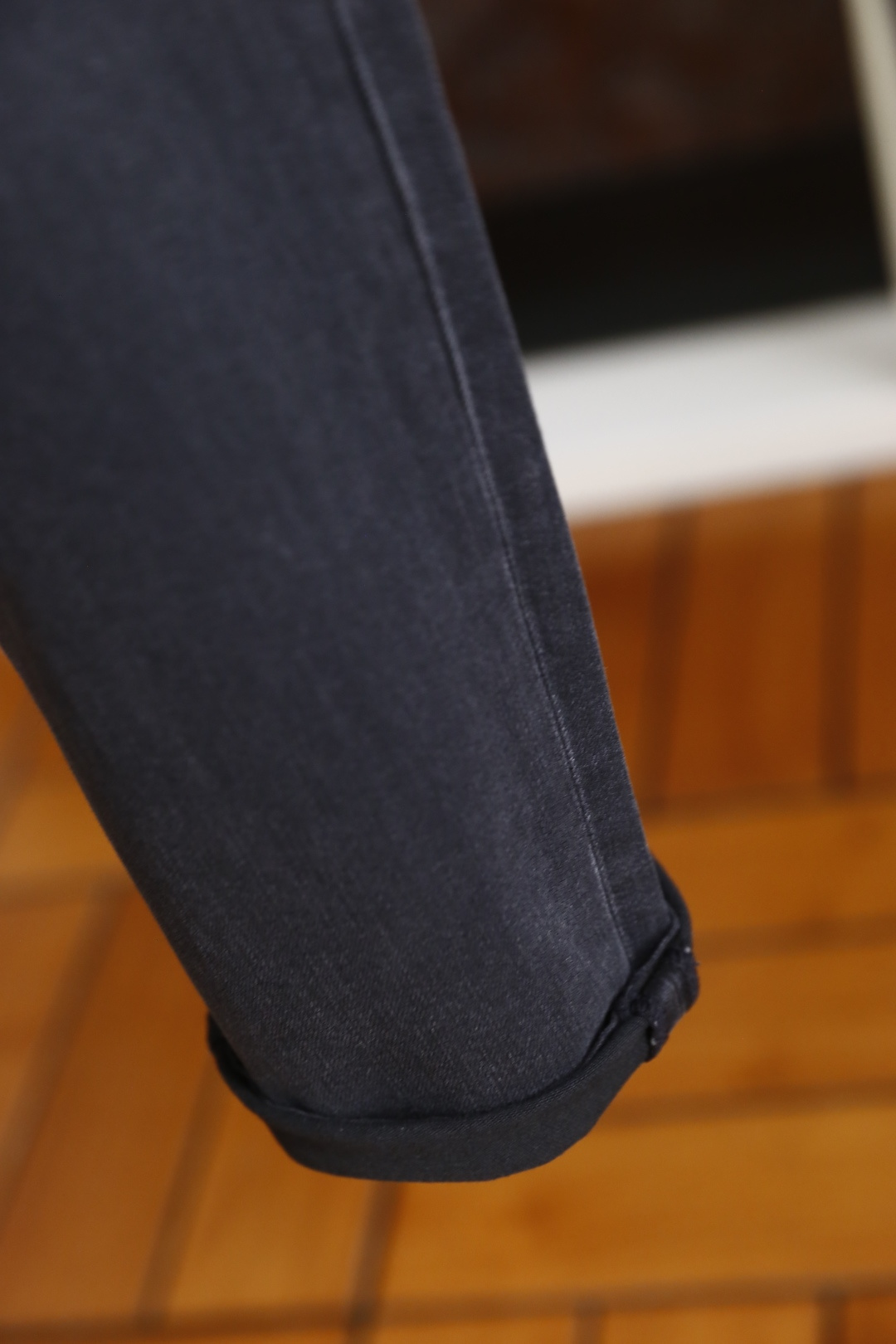 🔥华伦天奴.26夏季新品！时尚男士百搭牛仔裤👖利落裤线修饰身形，后袋专属标识刺绣与腰头皮标呼应，细节精致