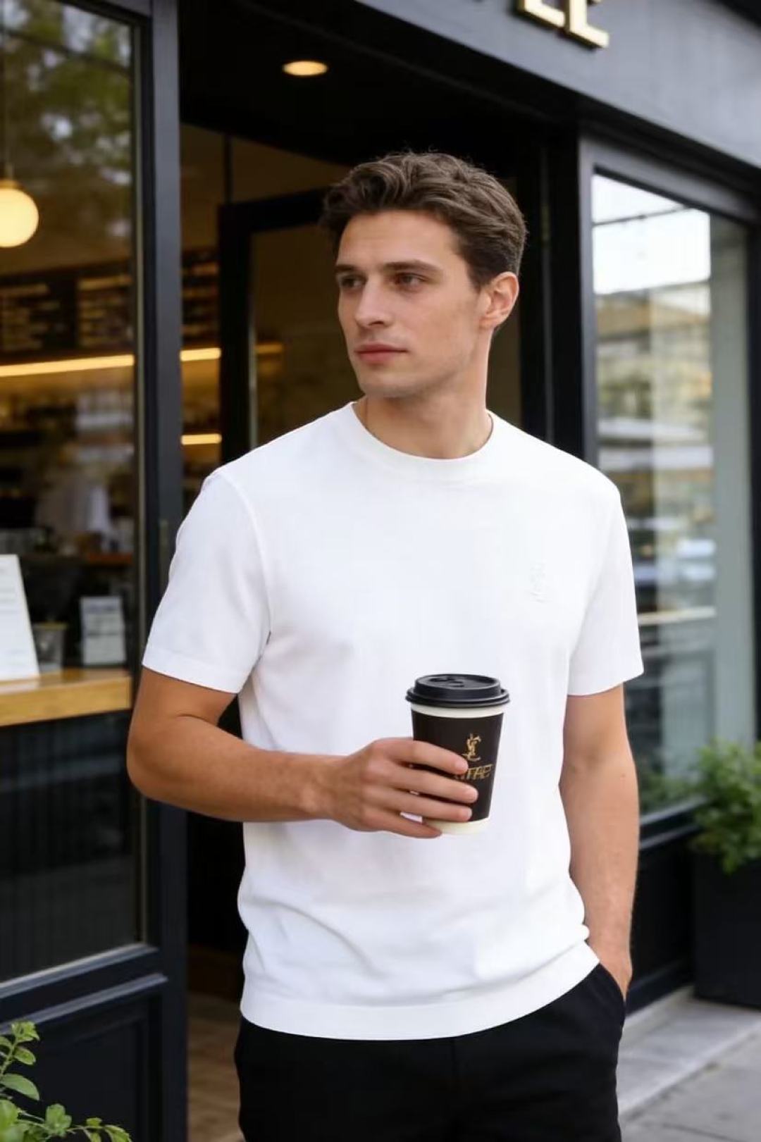 NO:903095,Yves Saint Laurent. 26 new summer products!  Fashionable men's simple ribbed round neck short-sleeved knitted top, with neat cut and fit, smooth and not tight lines. There is a low-key embroidery logo of the same color on the left chest, and the design is restrained and exquisite. The cuffs and hem are made flat, and there are no unnecessary decorations overall. The style is calm and elegant, taking into account both daily leisure and light business wear!  Sizes 48-56, shipped next day!  ,,saint laurent,T-shirt,19860909圣罗兰. 26夏季新品！时尚男士简约罗纹圆领短袖针织上衣,版型剪裁利落合身,线条流畅不紧绷.左胸处带有低调的同色系刺绣标识,设计内敛精致.袖口与下摆做工平整,整体没有多余装饰,风格沉稳大气,兼顾日常休闲与轻商务穿搭！尺码48-56,隔天出货！,,saint laurent,T-shirt,,Men's clothing