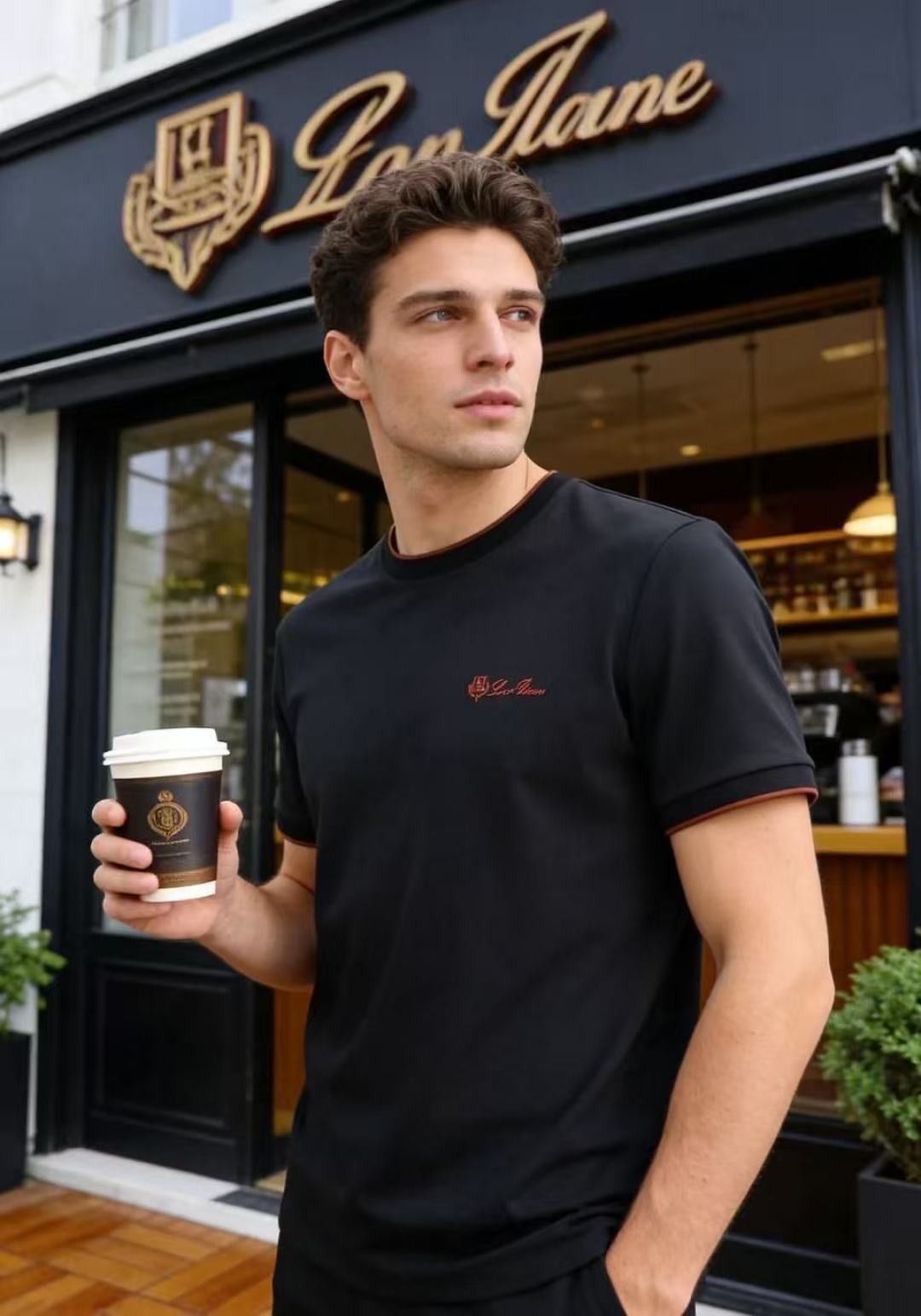 NO:903123,LP. 26 new summer products!  Fashionable men's all-match short-sleeved T-shirt, with a neat round neck cut and contrasting details on the edges of the collar and cuffs, adding a refined sense of layering and breaking the monotony. There is a delicate brand embroidery logo on the left chest, low-key highlighting the texture. The overall fit is decent and the lines are clean.  It is clean and neat, the upper body can be well modified, and it is suitable for a variety of dressing scenes. Whether it is daily commuting or leisure occasions, it can easily create a calm, elegant and tasteful look. It has both comfort and fashion style. It is a practical item that can be matched with anything in the wardrobe!  Sizes 48-56, shipped next day!  ,,loro piana,T-shirt,tees,t-shirt,19860909LP. 26夏季新品！时尚男士百搭短袖T恤,采用利落的圆领剪裁,领口和袖口边缘的撞色细节,增添了精致的层次感,打破单调感.左胸处带有精致的品牌刺绣标识,低调彰显质感.整体版型合身得体,线条干净利落,上身能很好地修饰身形,适配多种穿搭场景,无论是日常通勤还是休闲场合,都能轻松打造出沉稳雅致又不失品味的造型,兼具舒适感与时尚格调,是衣橱里百搭不出错的实用单品！尺码48-56,隔天出货！,,loro piana,T-shirt,tees，t-shirt,,Men's clothing