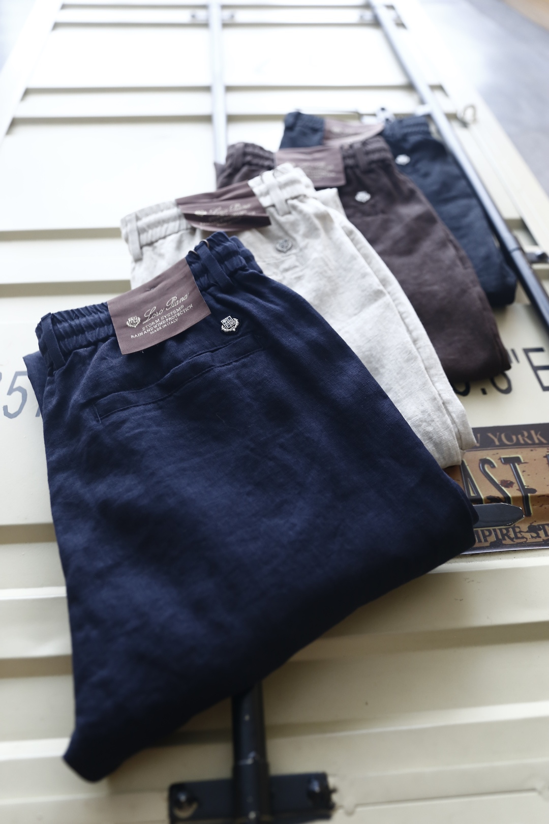 🔥Loro piana.26夏季新品！时尚男士薄款休闲长裤👍后腰松紧搭配金属头抽绳，可自由调节腰围大小，