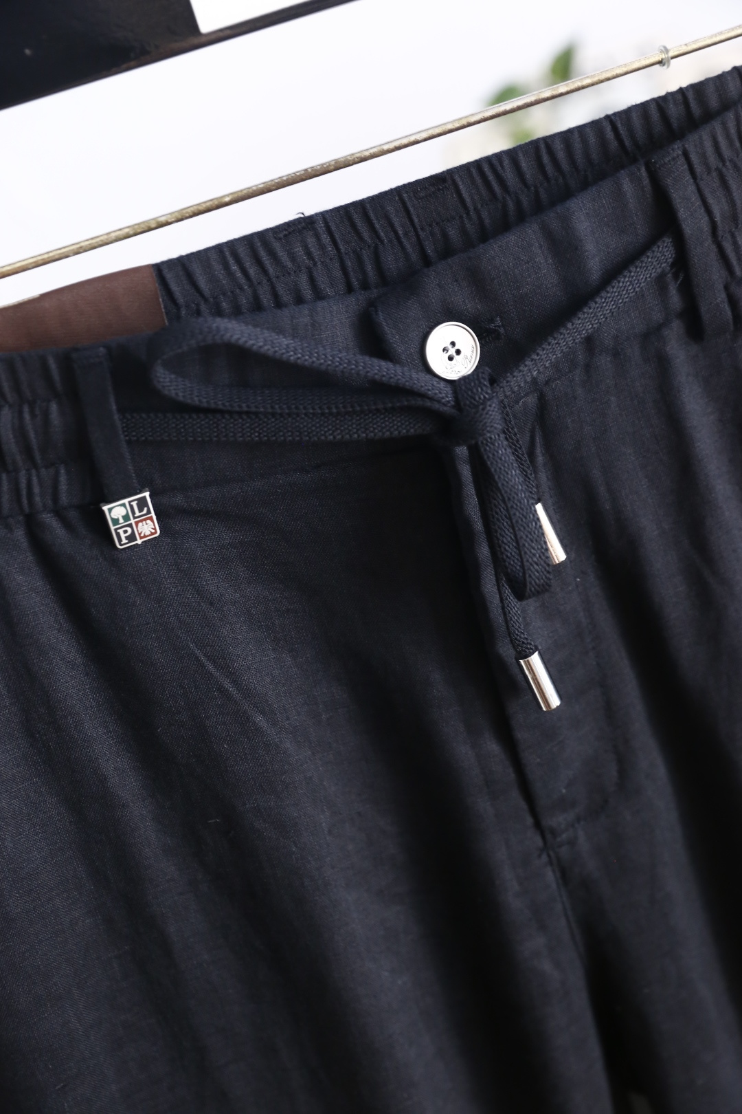 🔥Loro piana.26夏季新品！时尚男士薄款休闲长裤👍后腰松紧搭配金属头抽绳，可自由调节腰围大小，