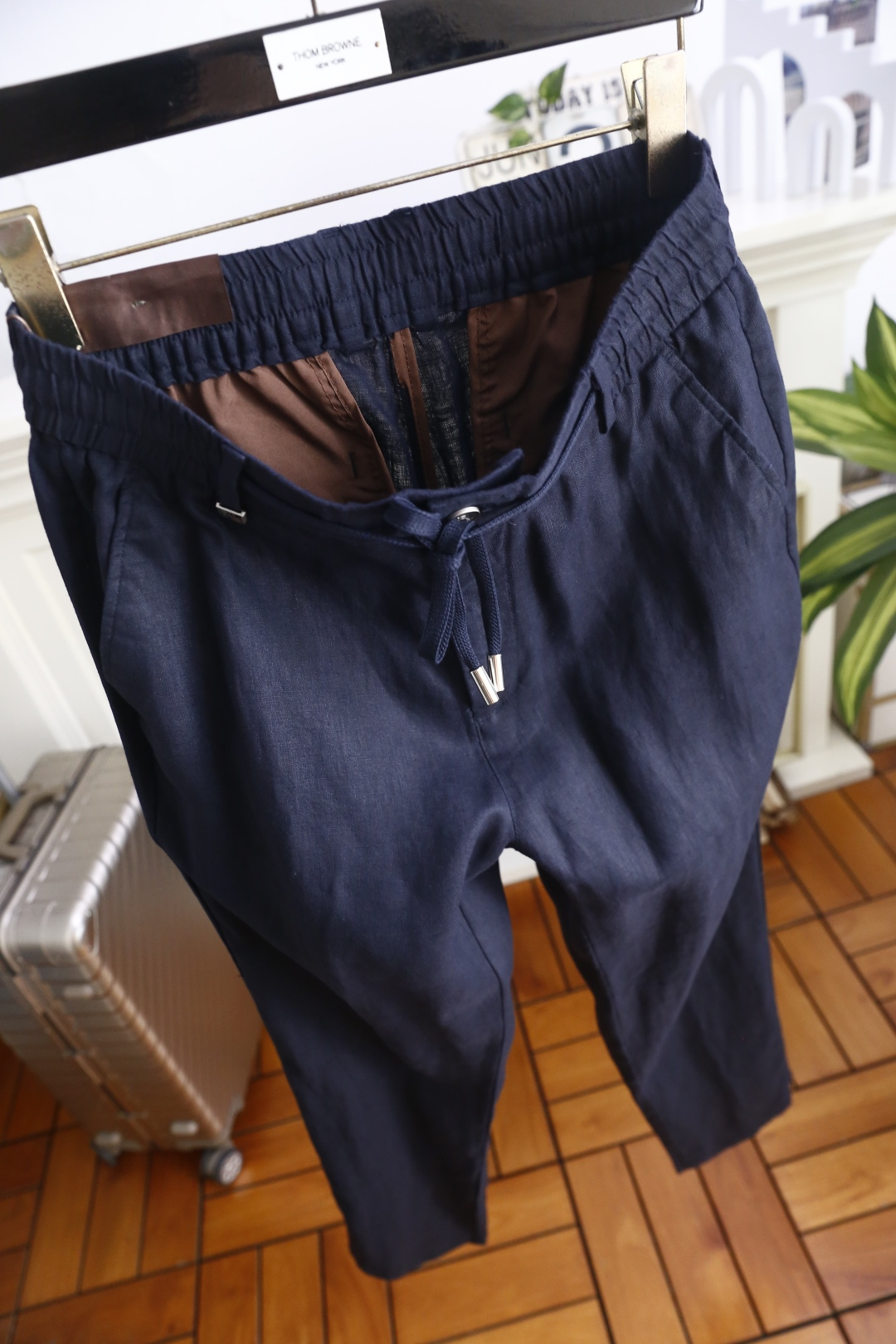 🔥Loro piana.26夏季新品！时尚男士薄款休闲长裤👍后腰松紧搭配金属头抽绳，可自由调节腰围大小，