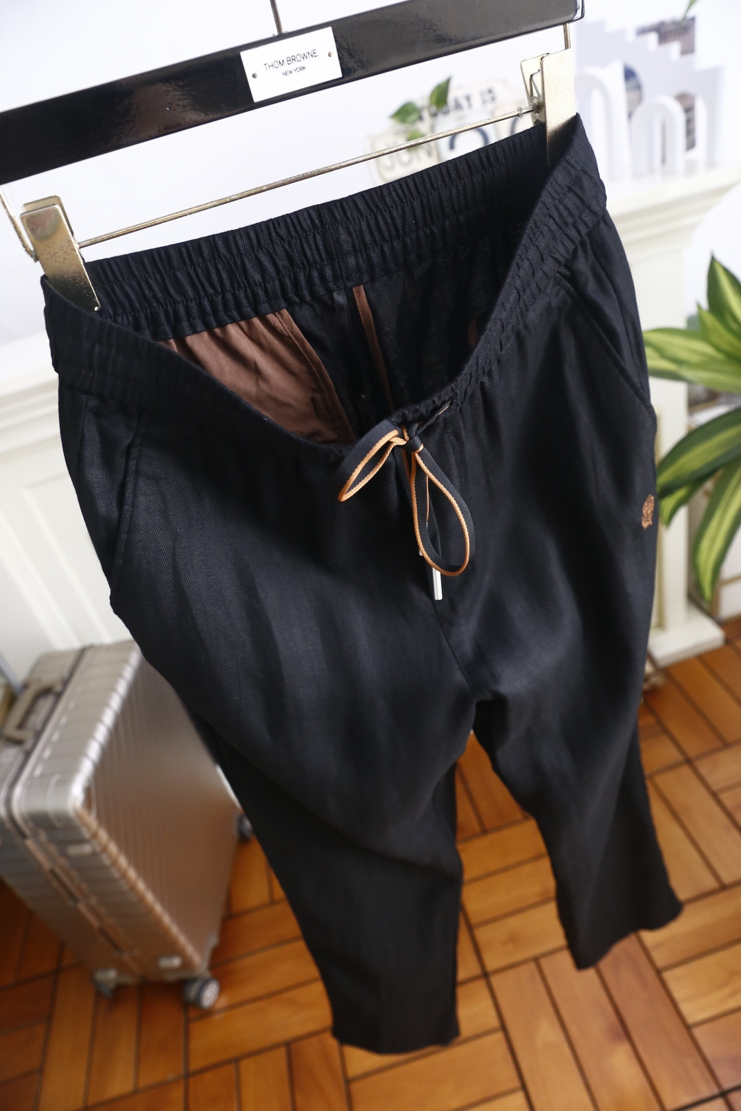 🔥Loro piana.26夏季新品！时尚男士百搭休闲长裤👍松紧腰头搭配撞色抽绳设计，侧边设有嵌入式口袋