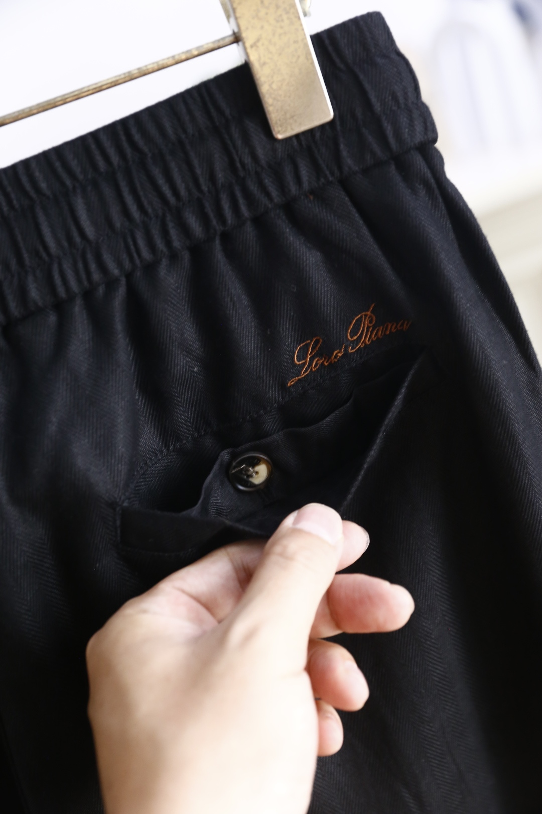 🔥Loro piana.26夏季新品！时尚男士百搭休闲长裤👍松紧腰头搭配撞色抽绳设计，侧边设有嵌入式口袋