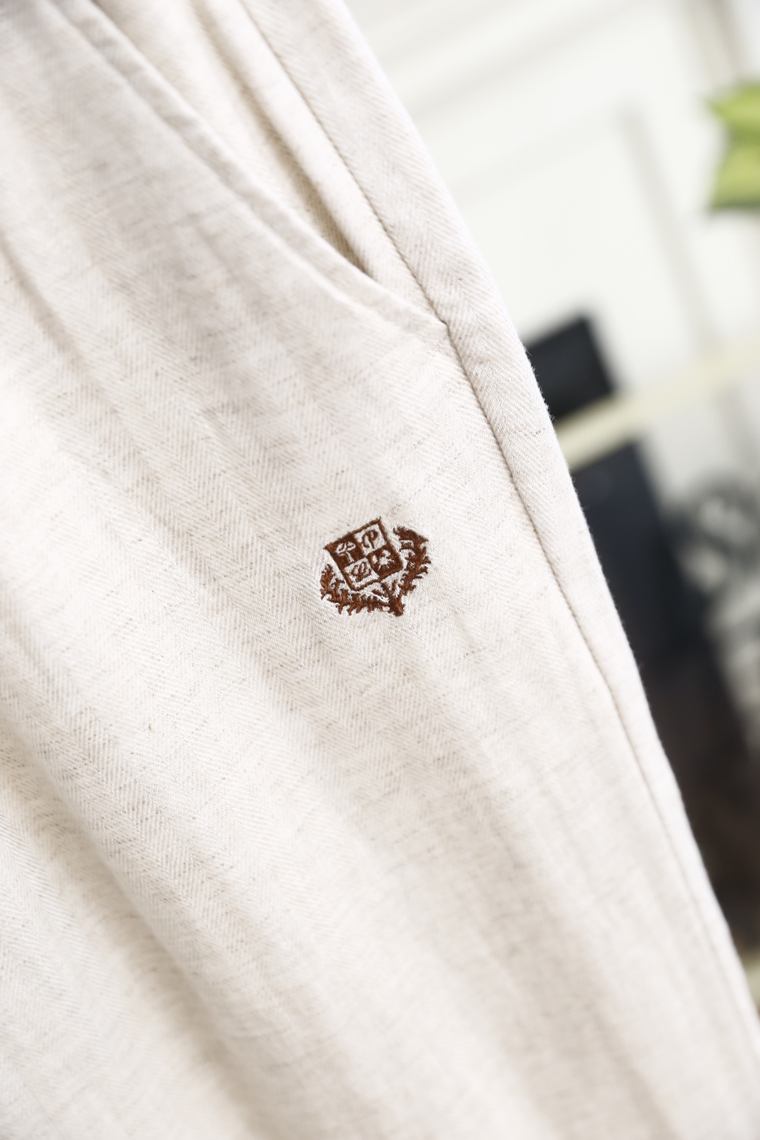 🔥Loro piana.26夏季新品！时尚男士百搭休闲长裤👍松紧腰头搭配撞色抽绳设计，侧边设有嵌入式口袋