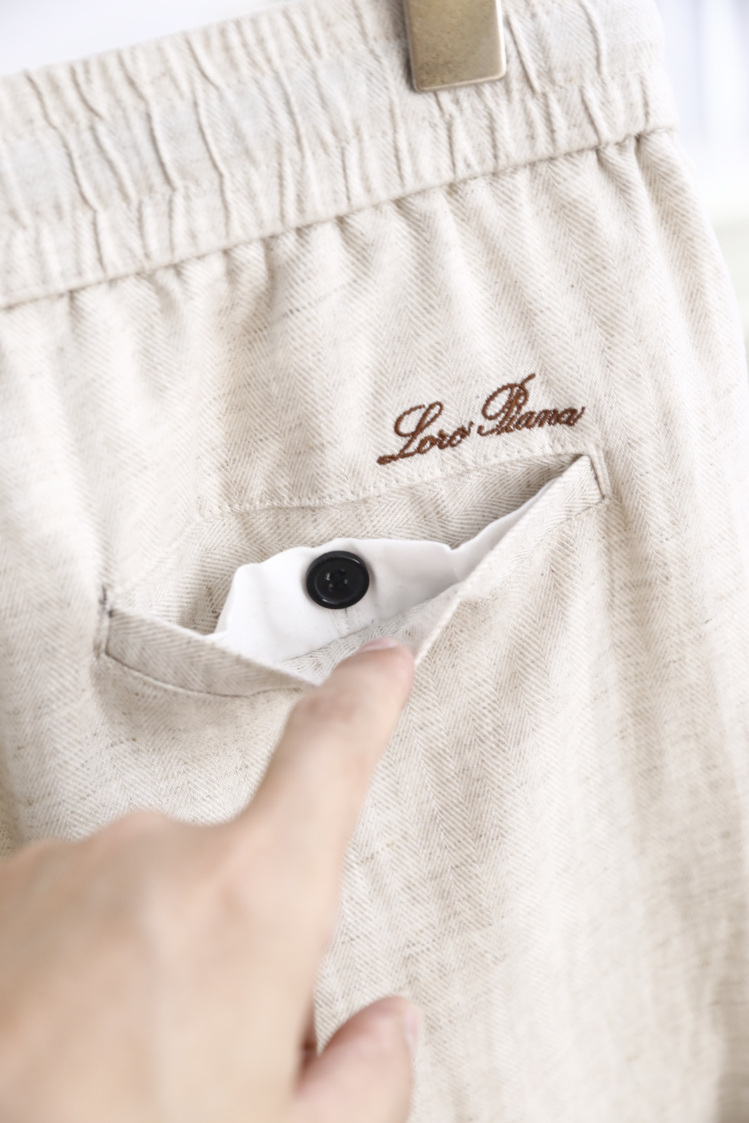 🔥Loro piana.26夏季新品！时尚男士百搭休闲长裤👍松紧腰头搭配撞色抽绳设计，侧边设有嵌入式口袋