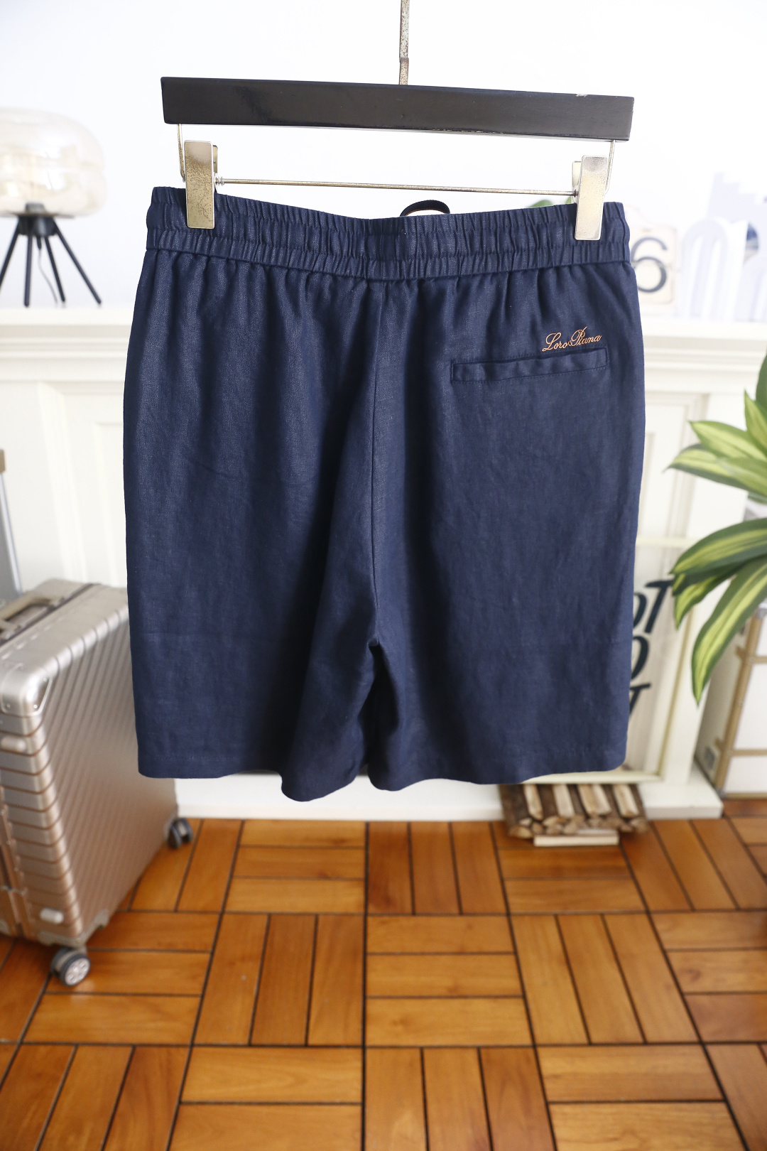 🔥Loro piana.26夏季新品！时尚男士百搭短裤🩳松紧弹力腰头搭配撞色抽绳系带，侧边设置斜插口袋，