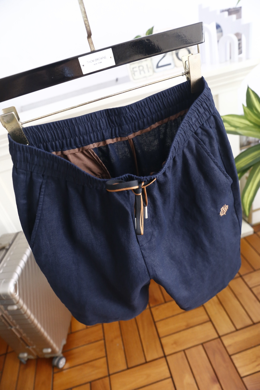 🔥Loro piana.26夏季新品！时尚男士百搭短裤🩳松紧弹力腰头搭配撞色抽绳系带，侧边设置斜插口袋，