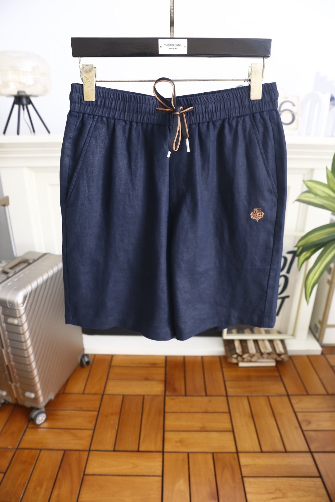 🔥Loro piana.26夏季新品！时尚男士百搭短裤🩳松紧弹力腰头搭配撞色抽绳系带，侧边设置斜插口袋，